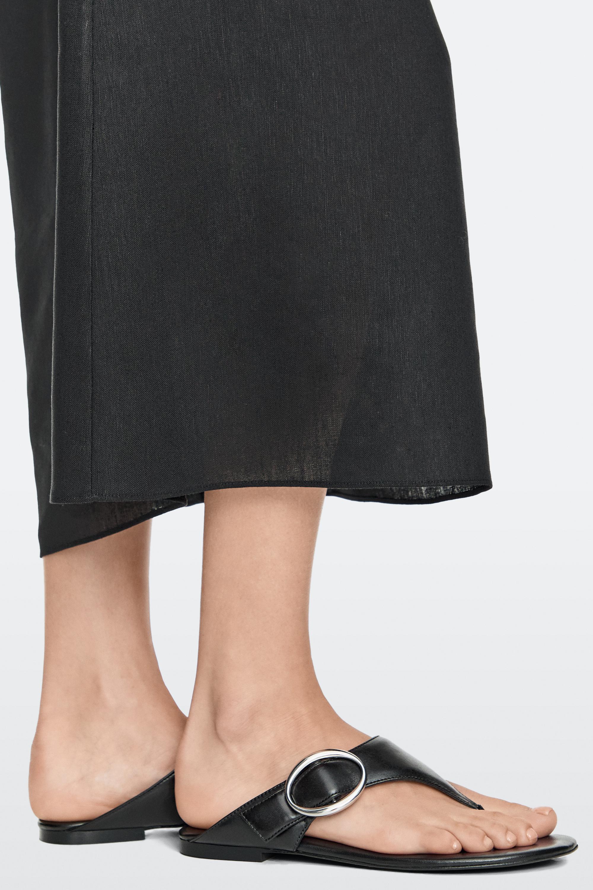 Leather sandals with metal ring — BLACK