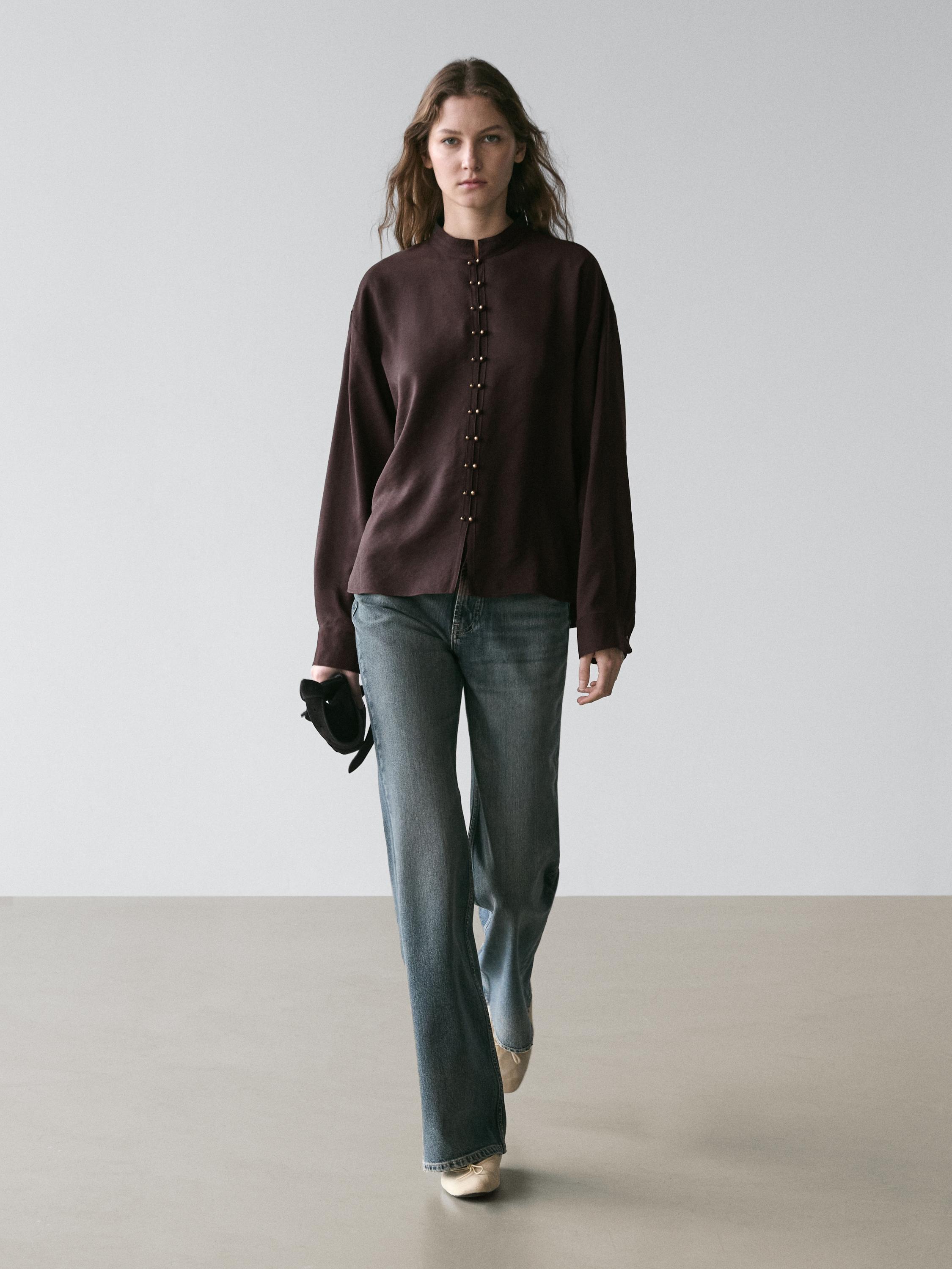 Flowing shirt with button details