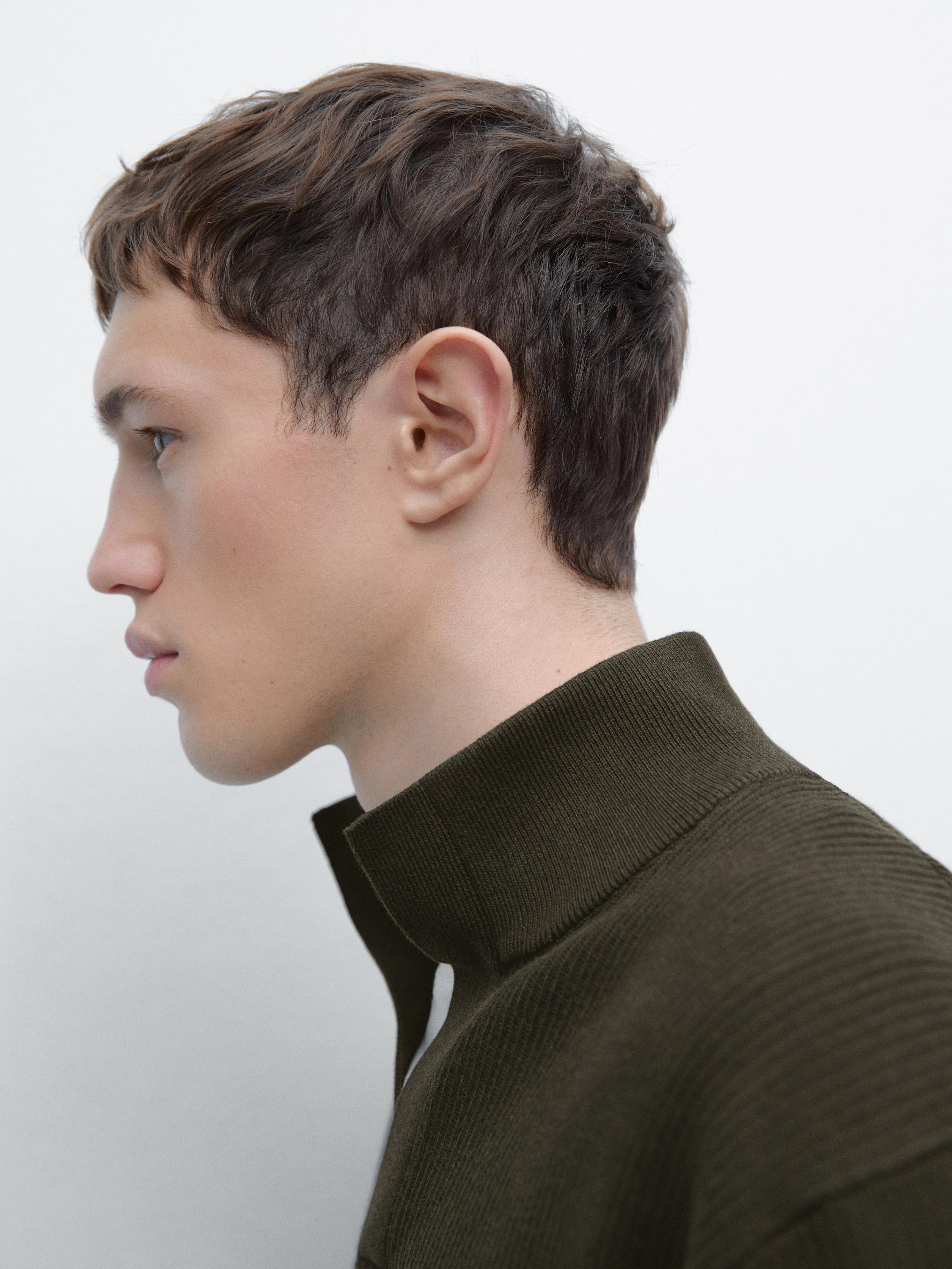 Mock neck knit sweater with V-neck — DARK GREEN