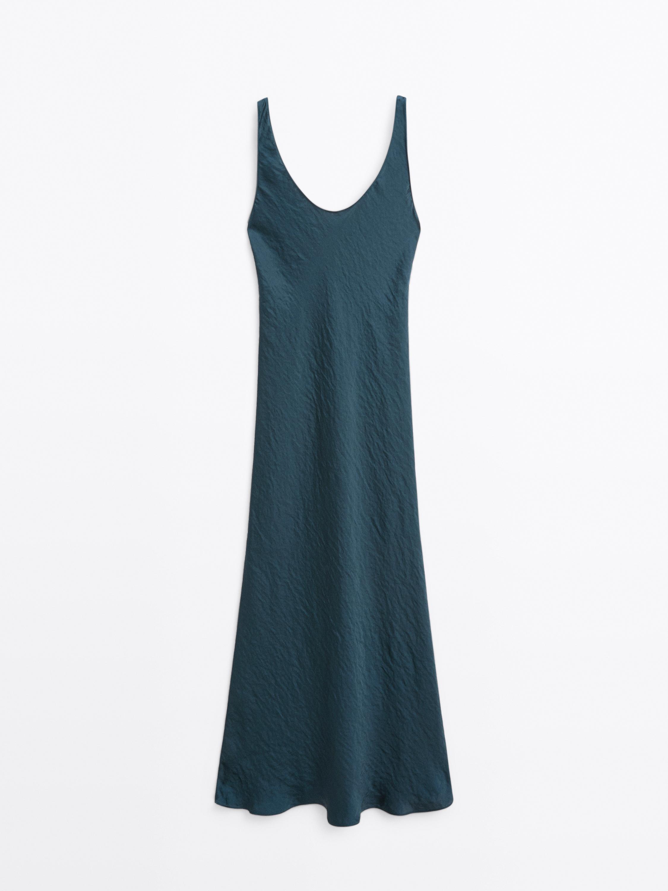 Robe satinée à col rond