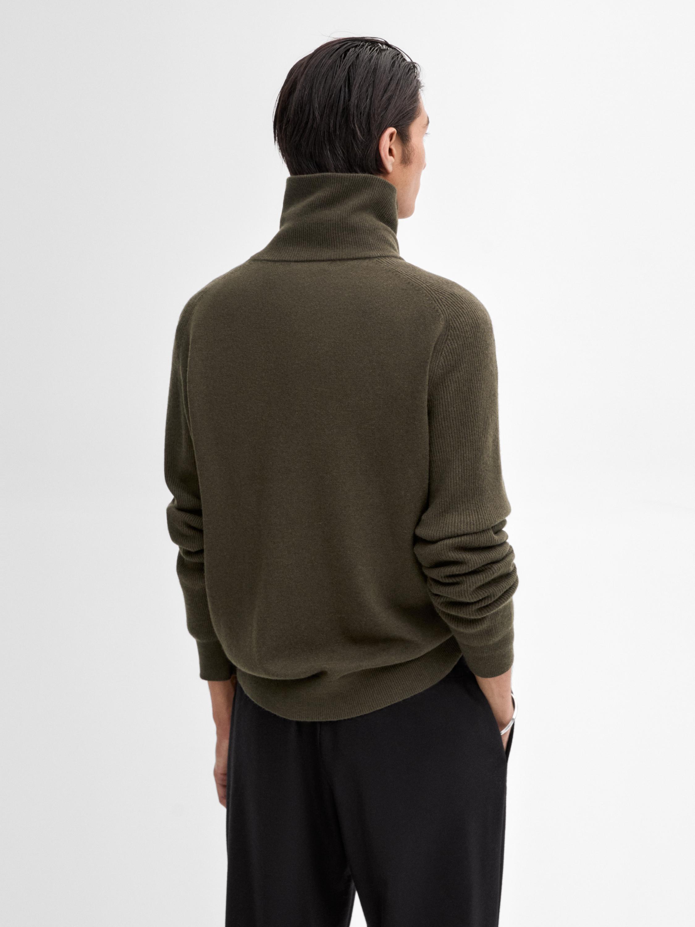 Mock neck knit sweater