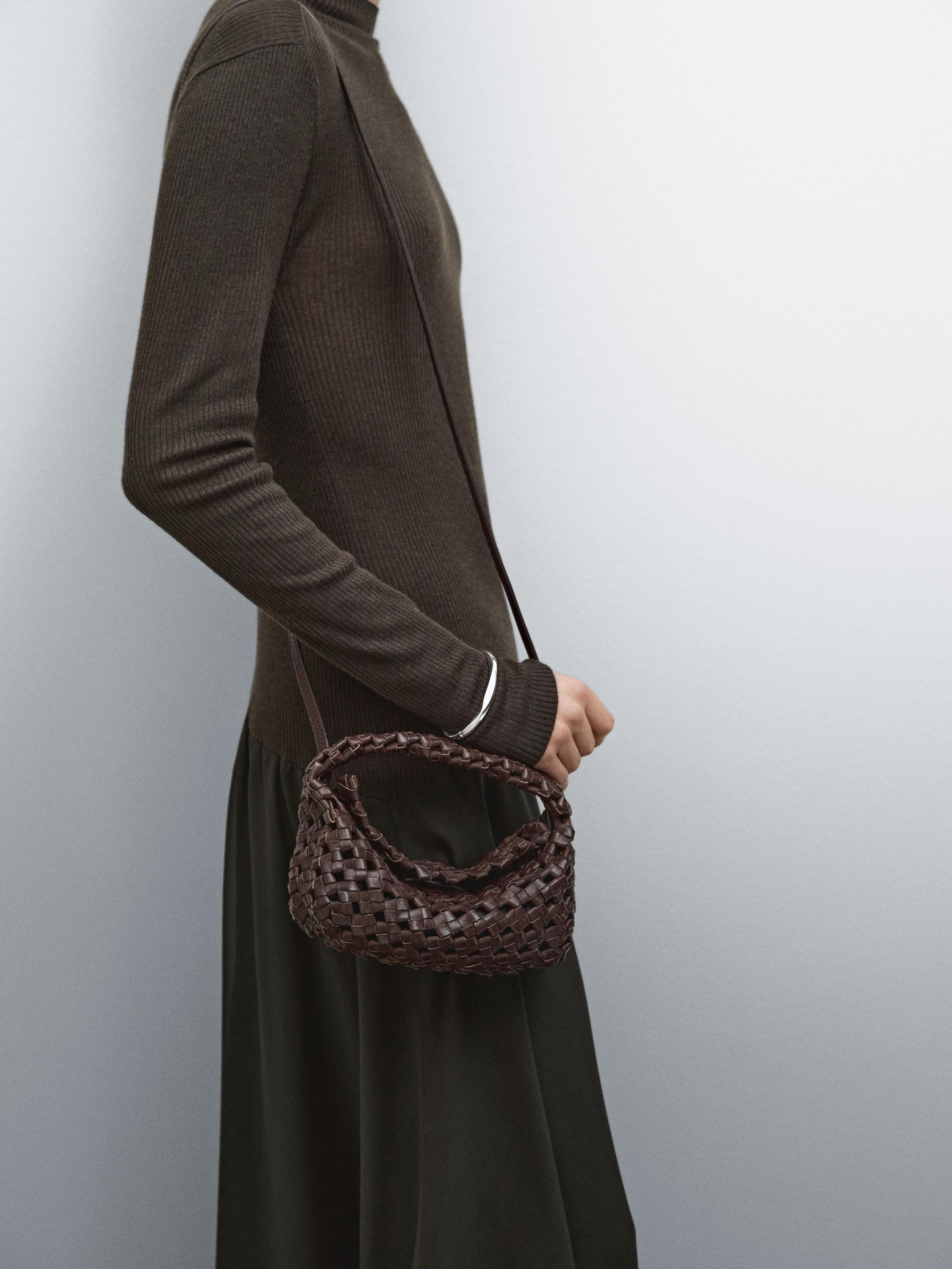 Majhna pletena torba iz napa usnja