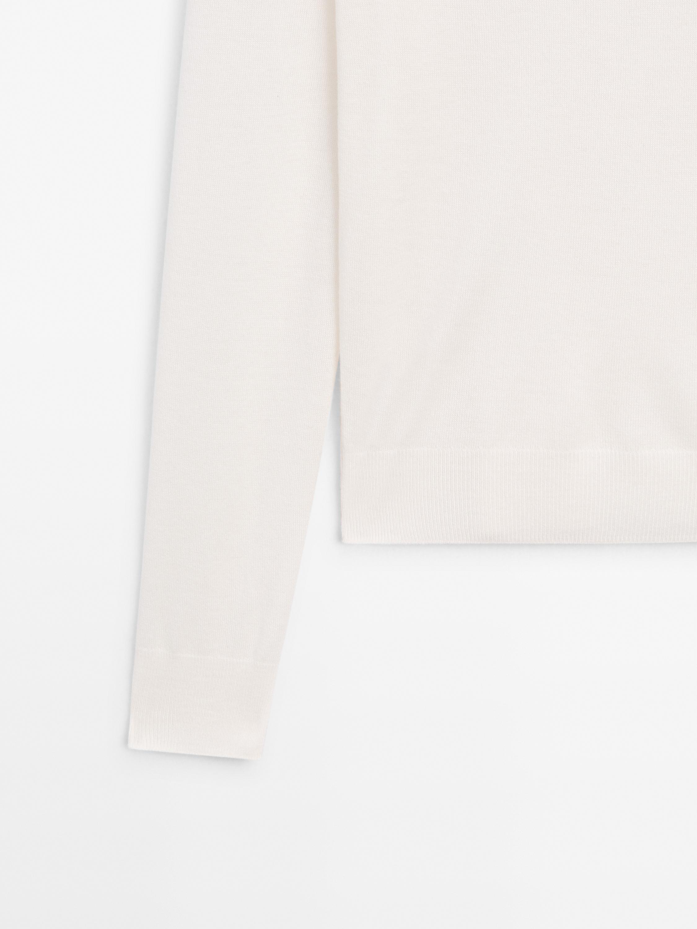 Wool blend knit sweater with crew neck