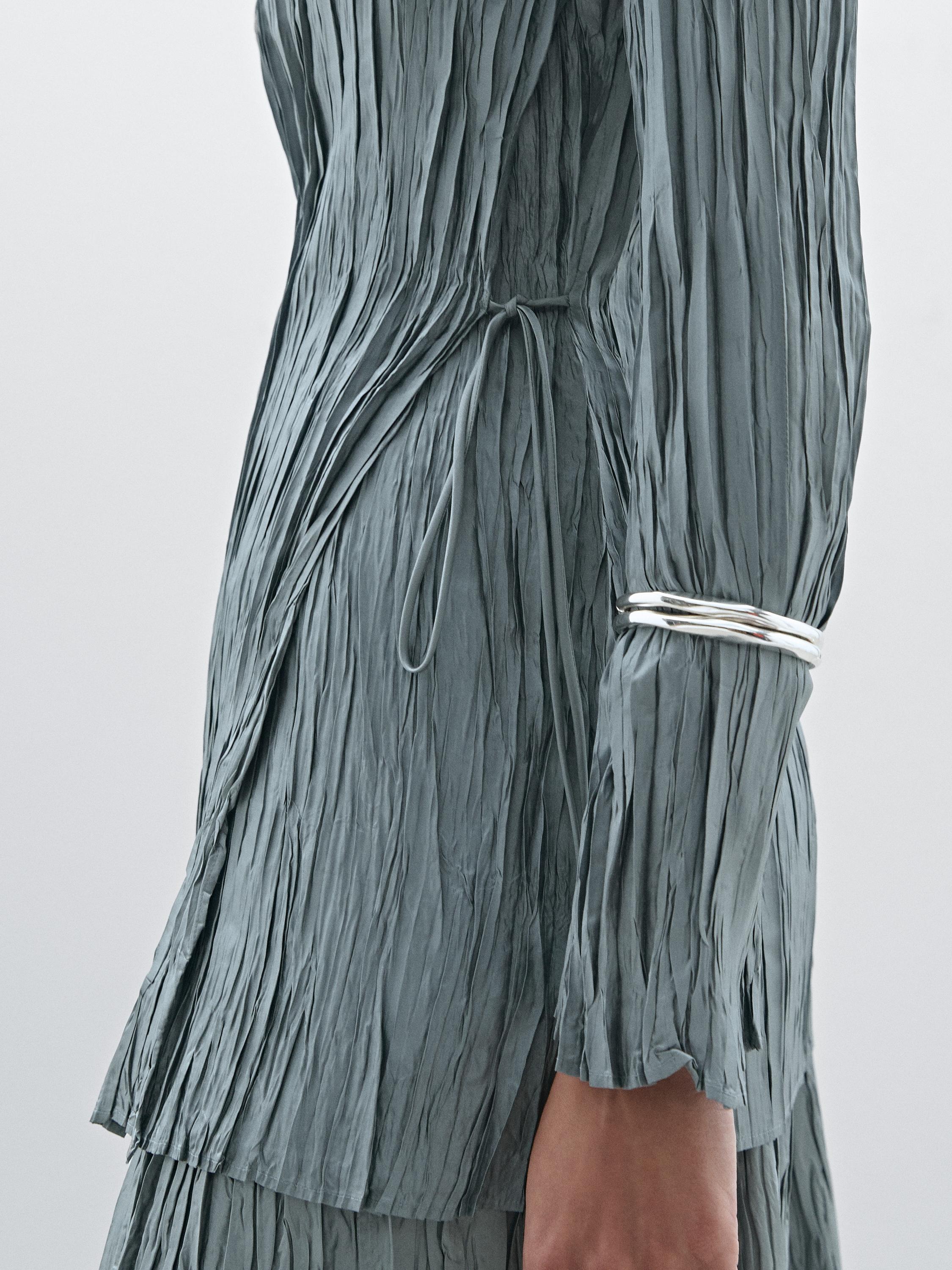 Long sleeve top with crossover fastening