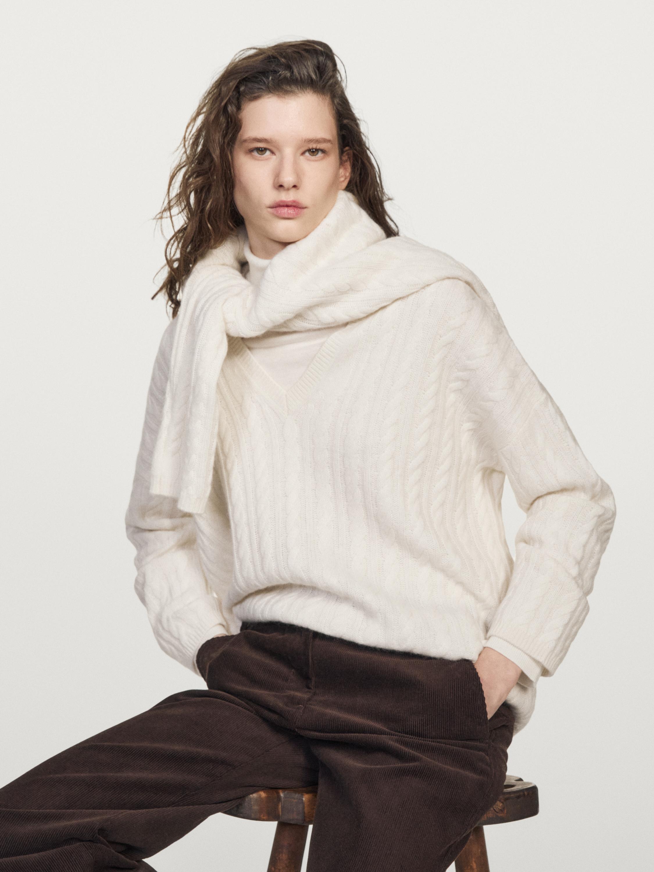 Áo len cổ chữ V đan cáp