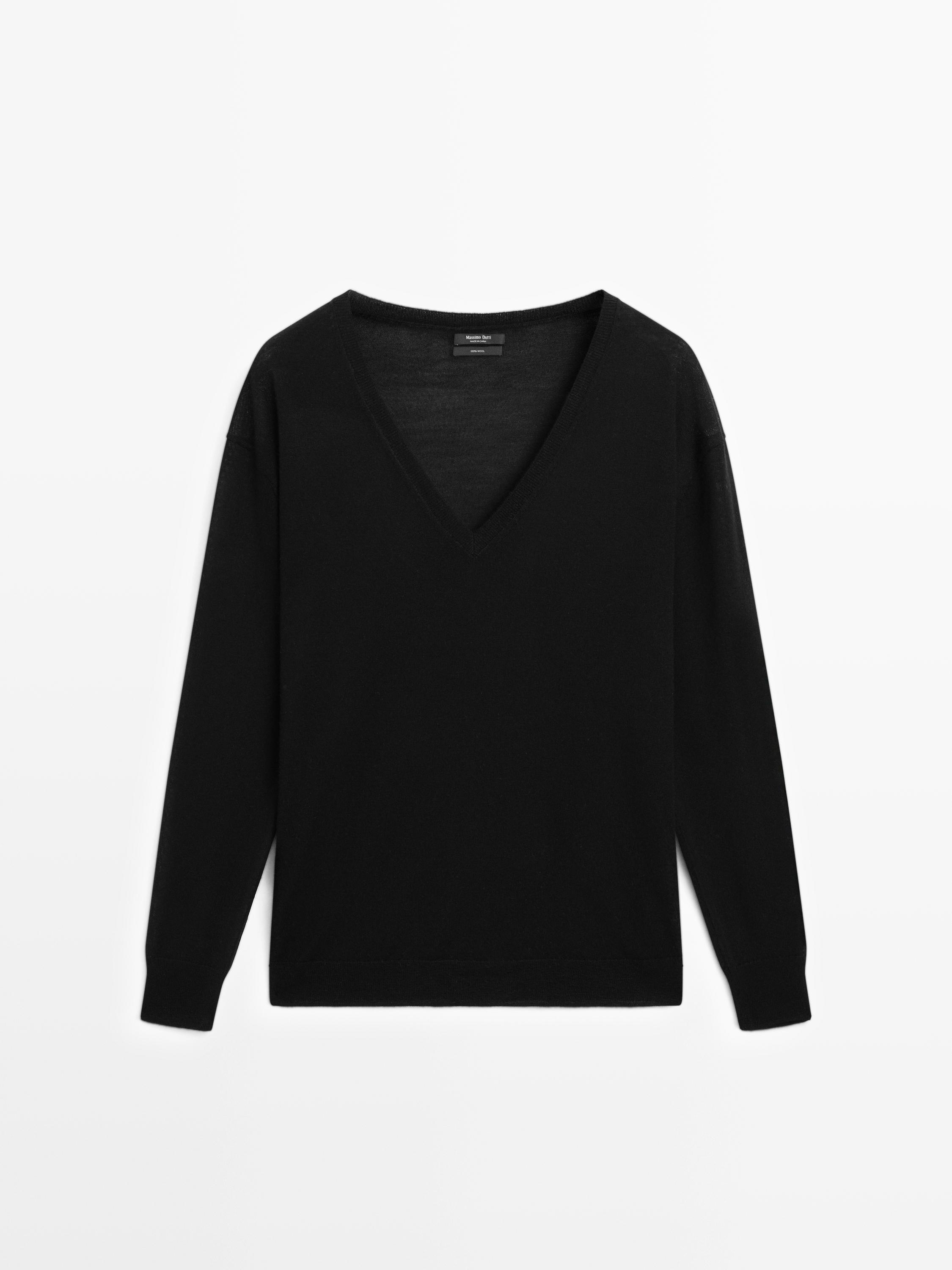 100% wool V-neck knit sweater