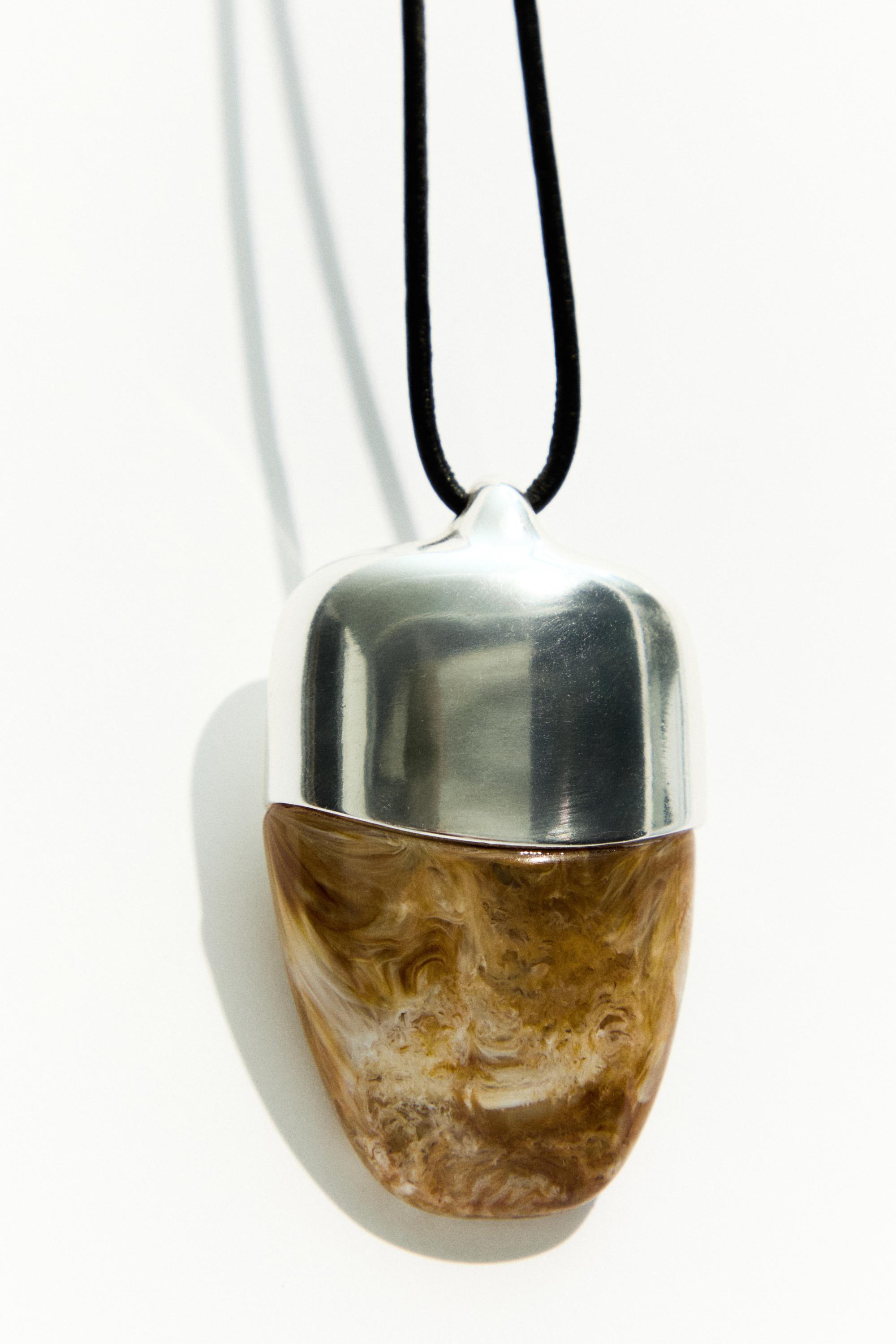Marbled pendant necklace — Caramel