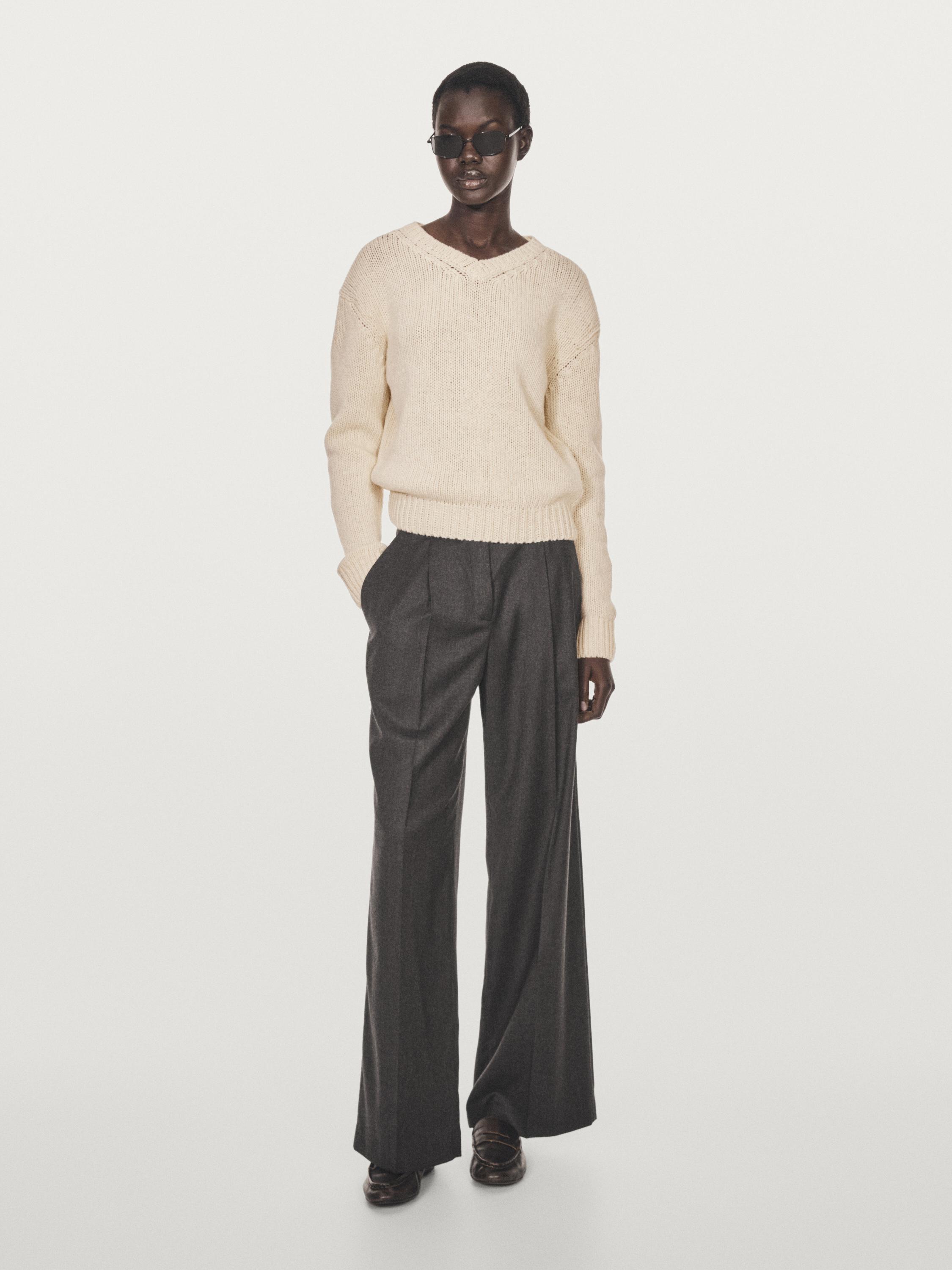 100% wool V-neck knit sweater