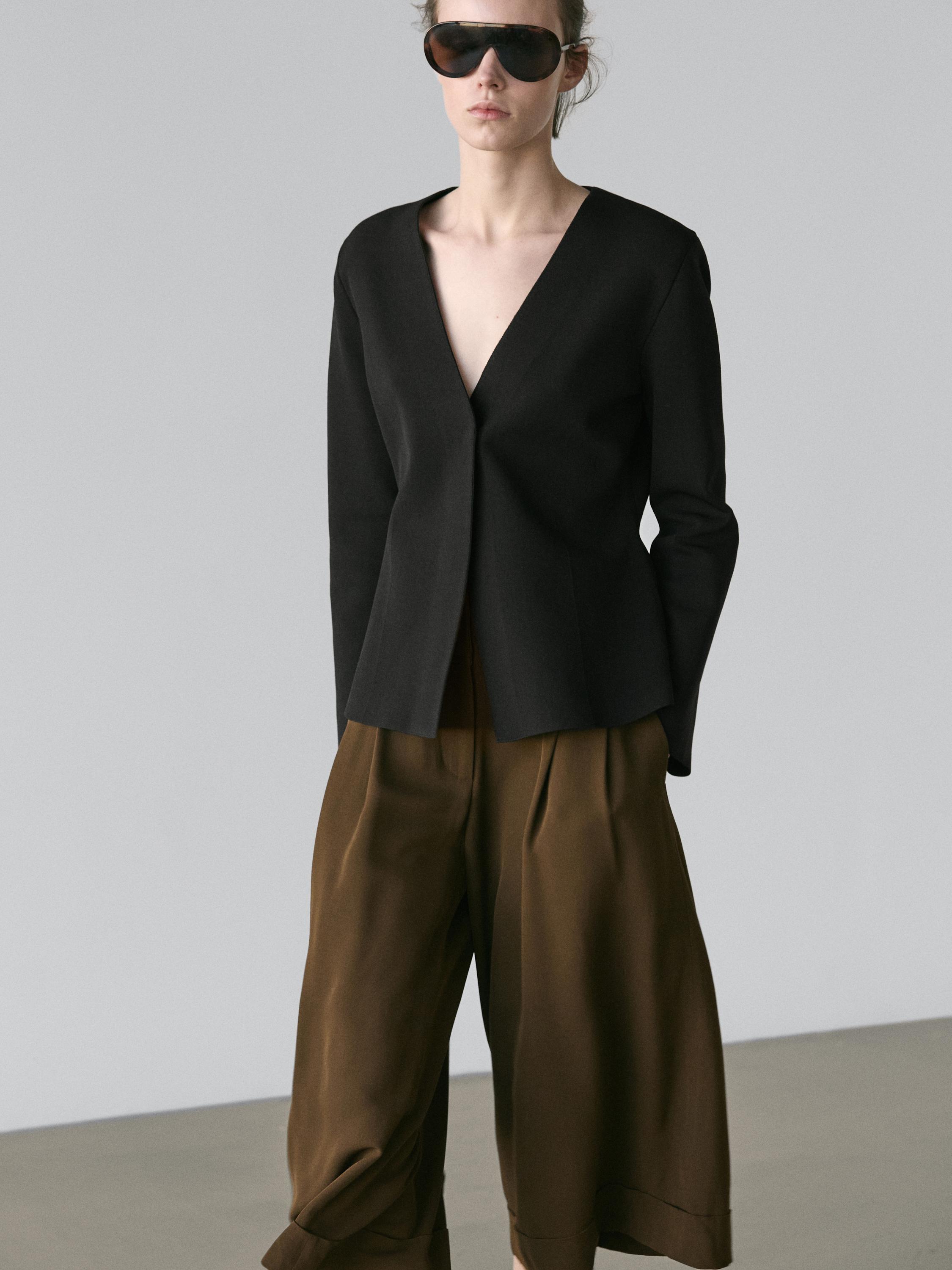 Трикотажный блейзер с V-образным вырезом и застежкой