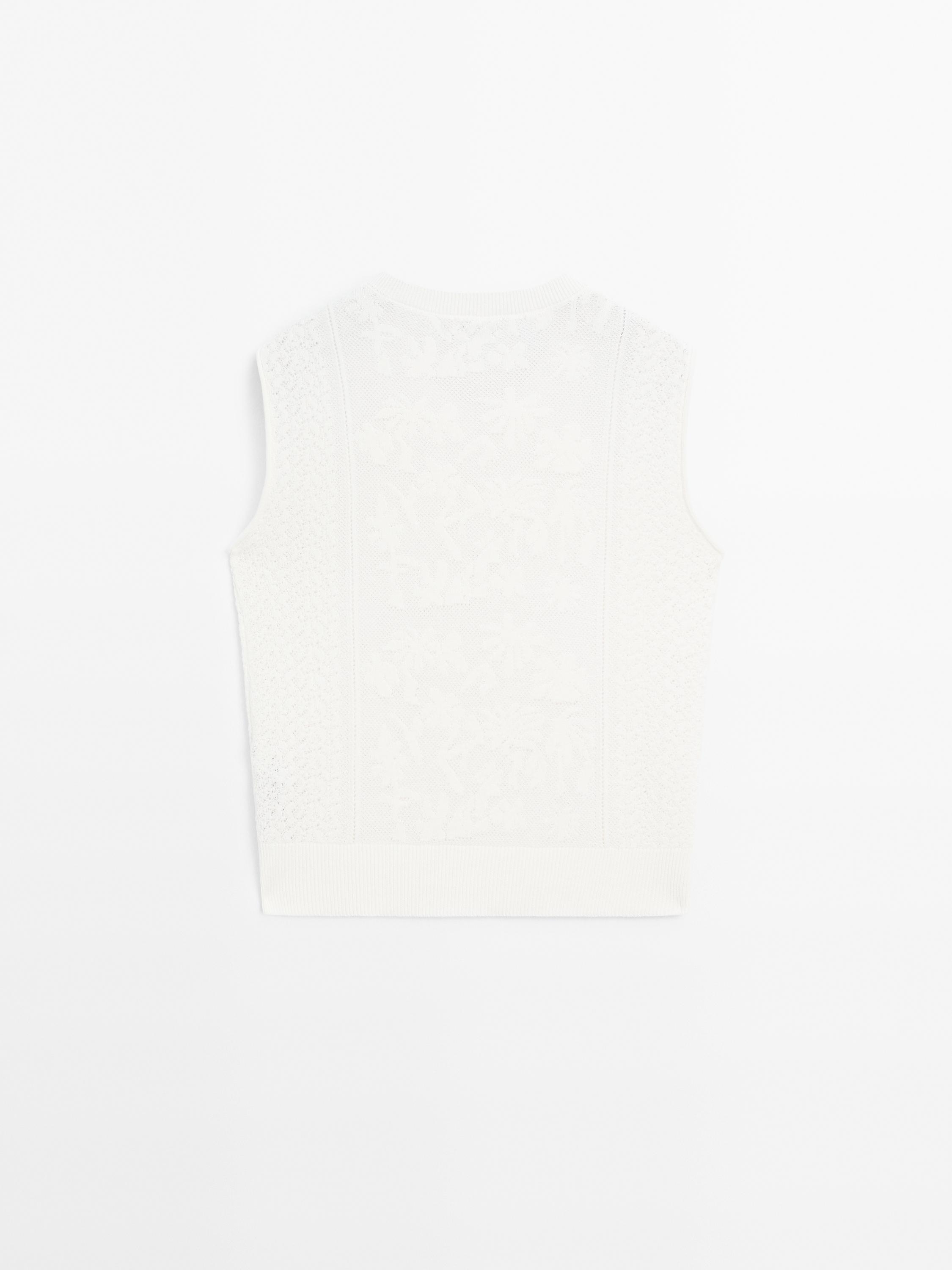 Sleeveless top with lace detail