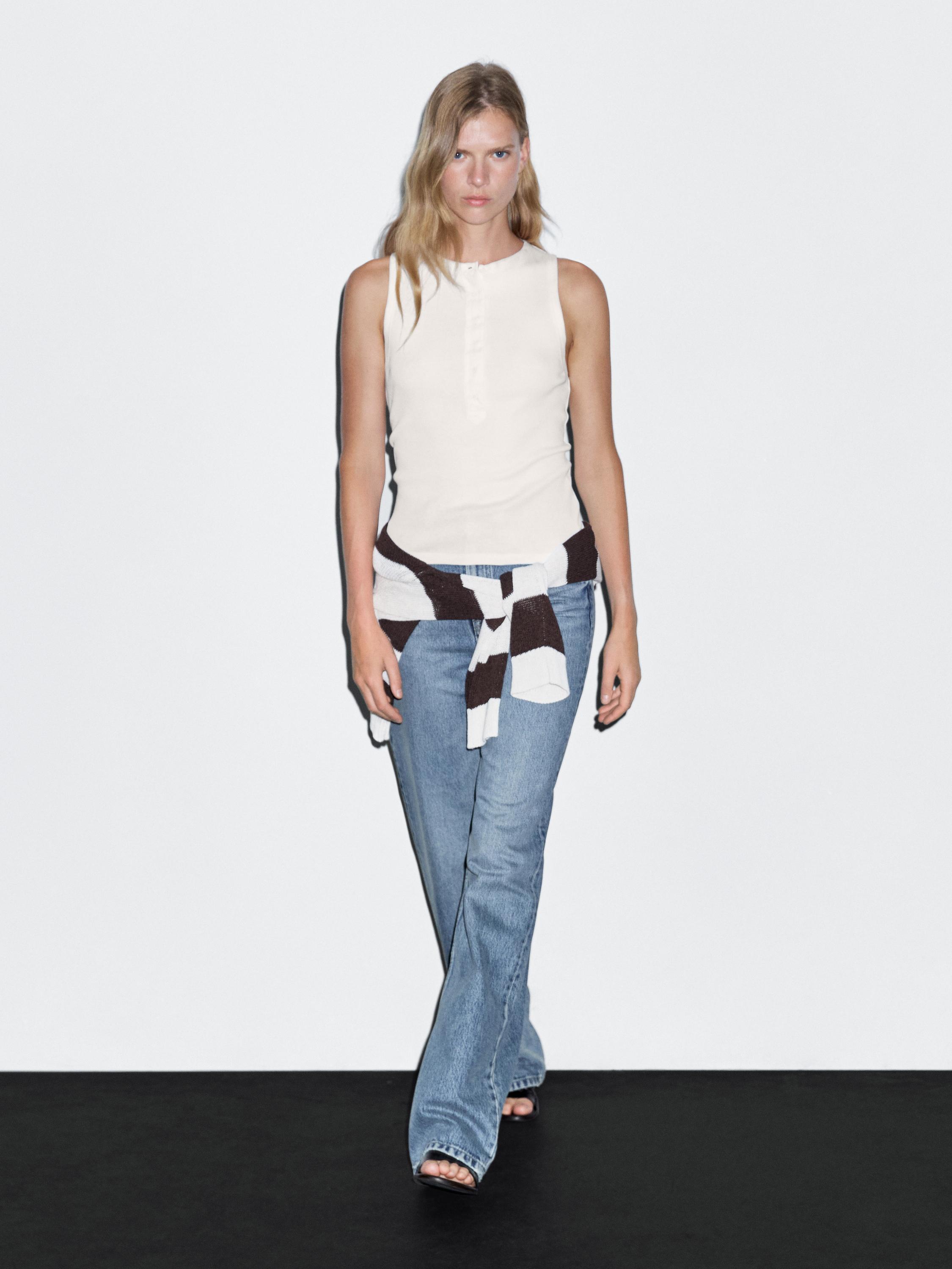 Top with contrast trim detail