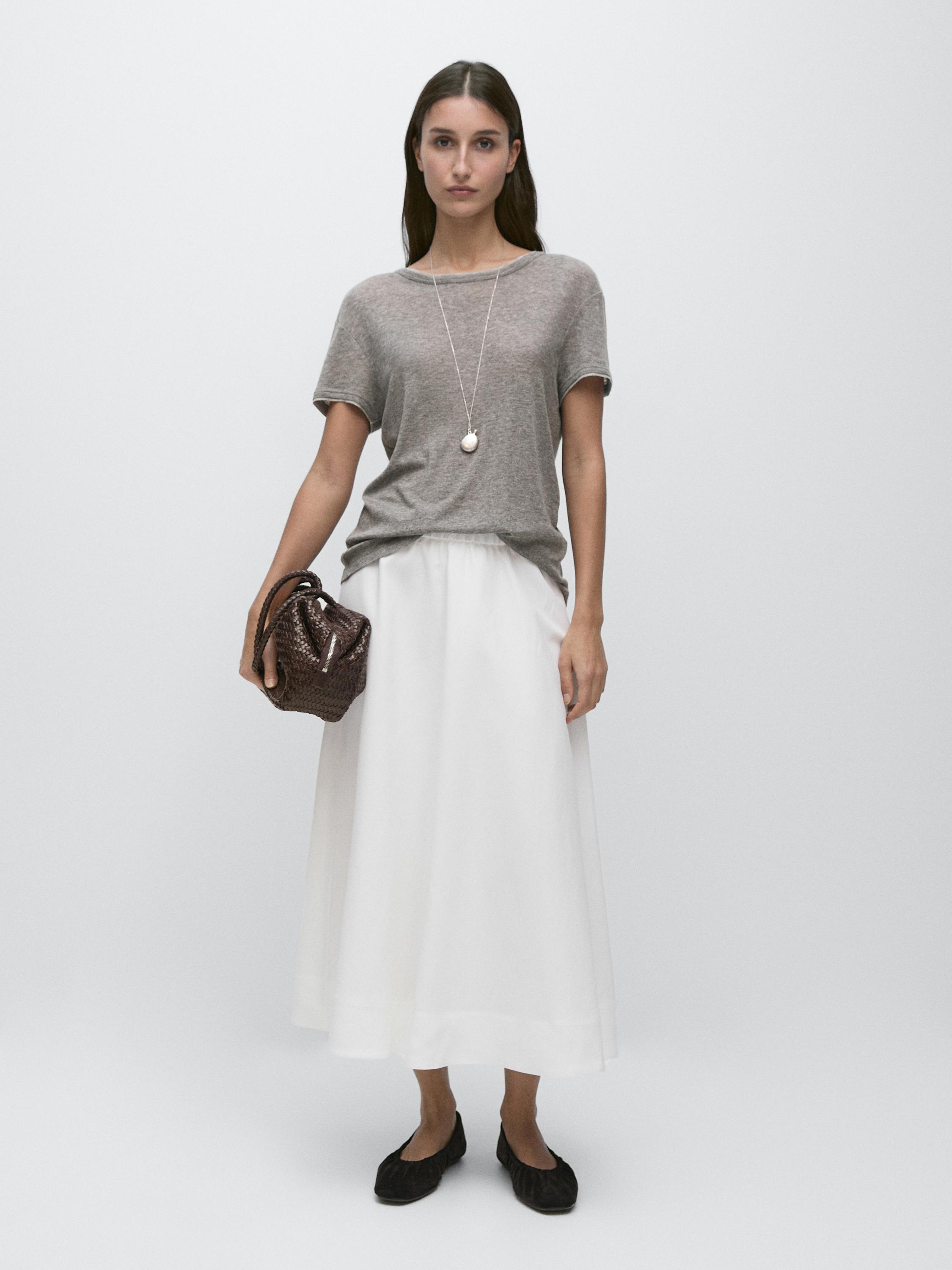 Rok midi jatuh dengan detail elastis