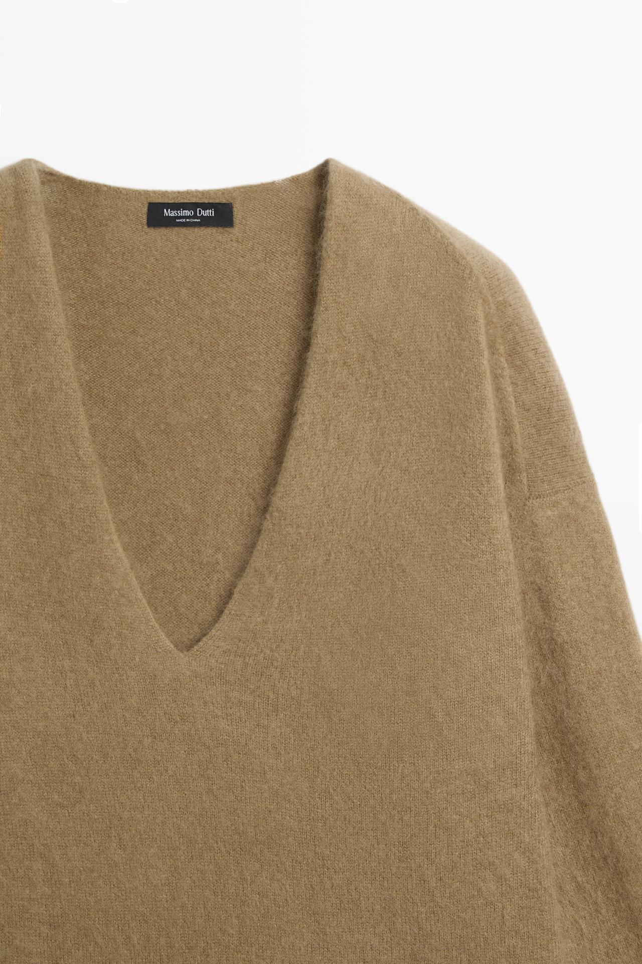 Oversize v-neck knit sweater — Olive
