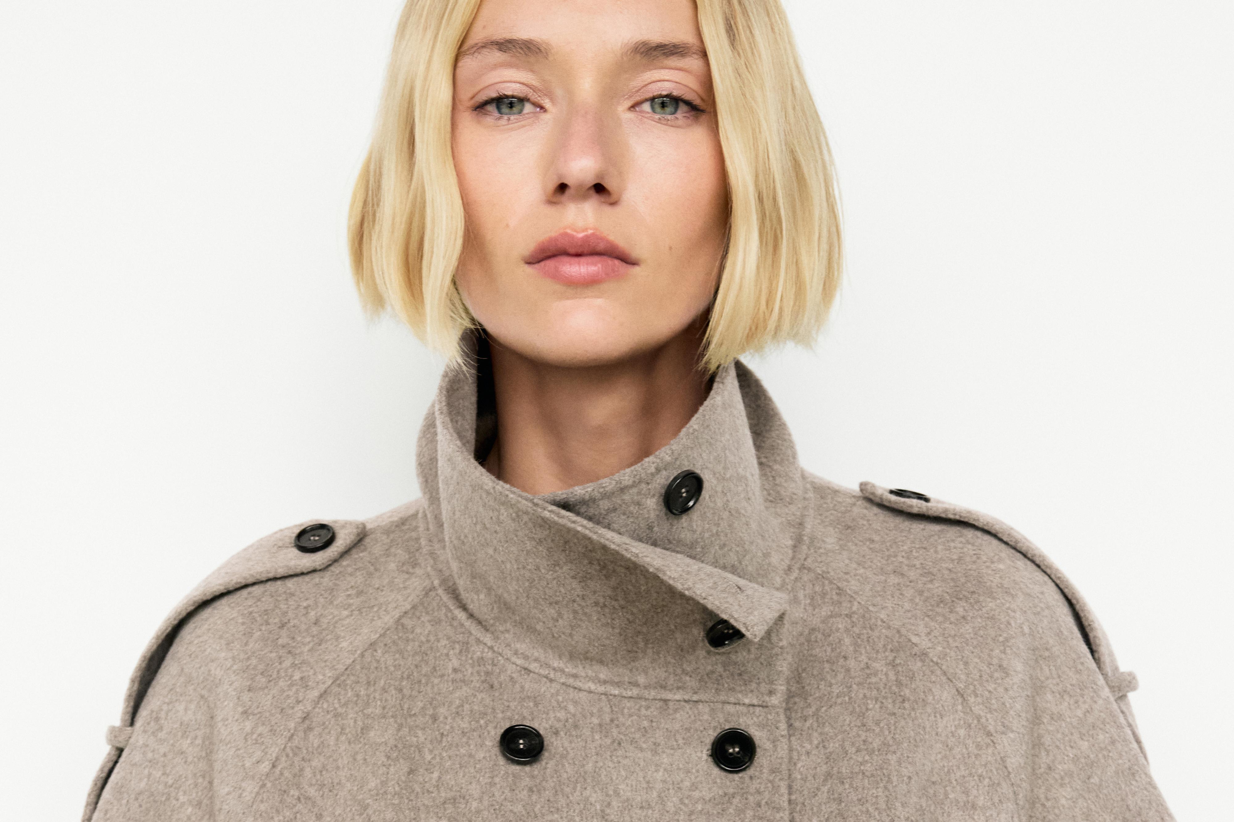 Cropped button detail trench coat — BROWN