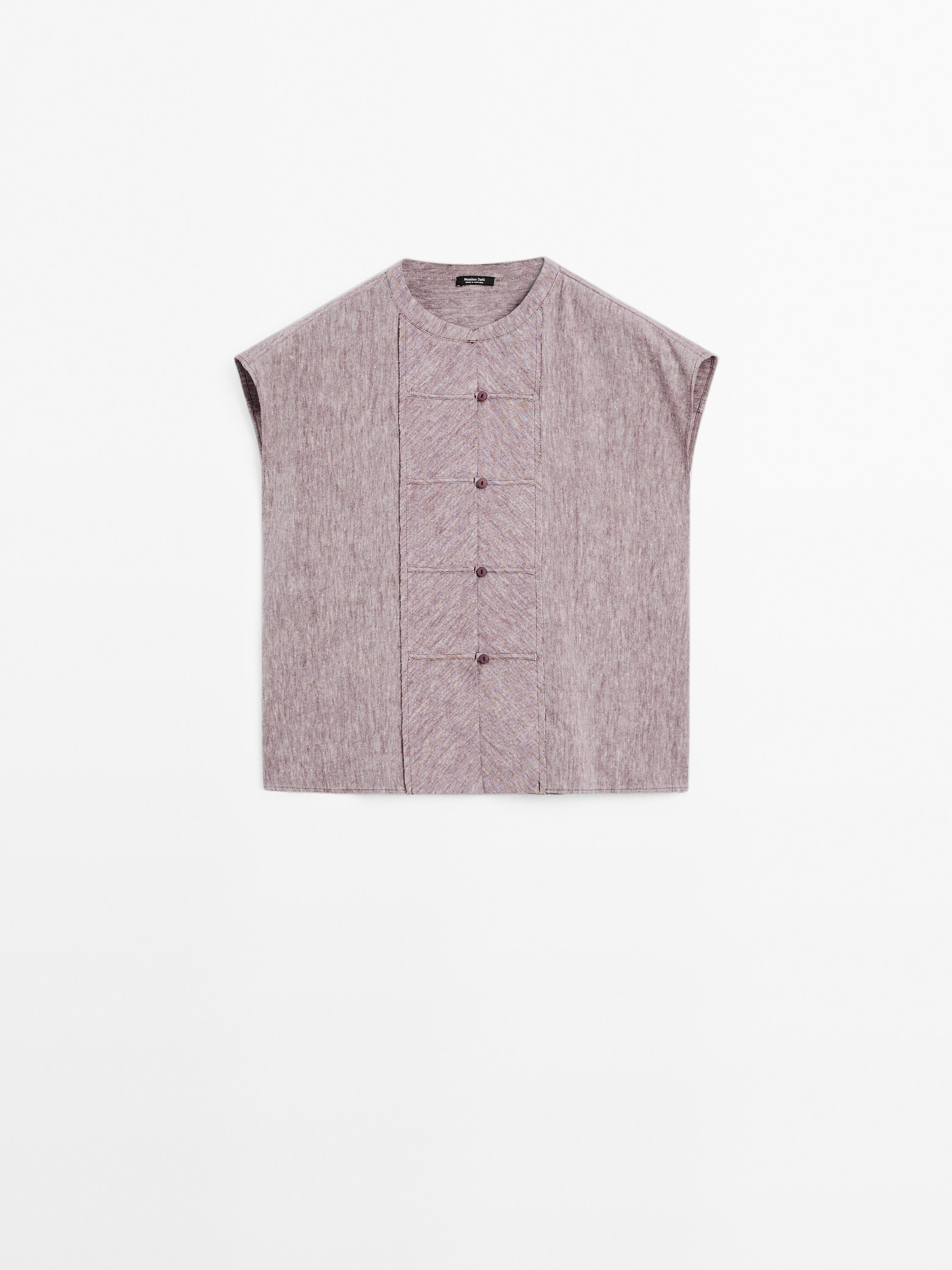 Blusa fluida com pormenor no peitilho