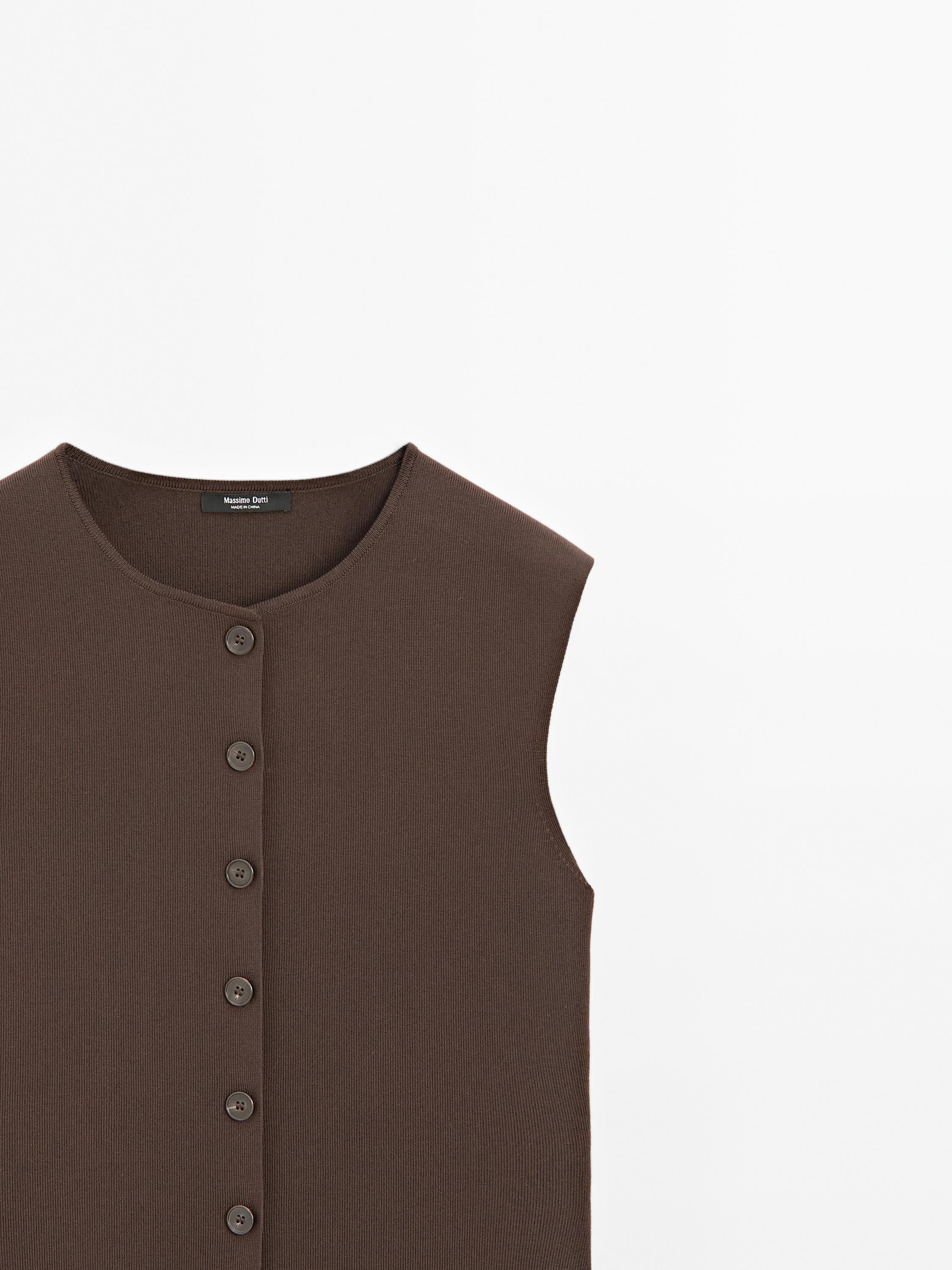 Tailored fit knit waistcoat with buttons