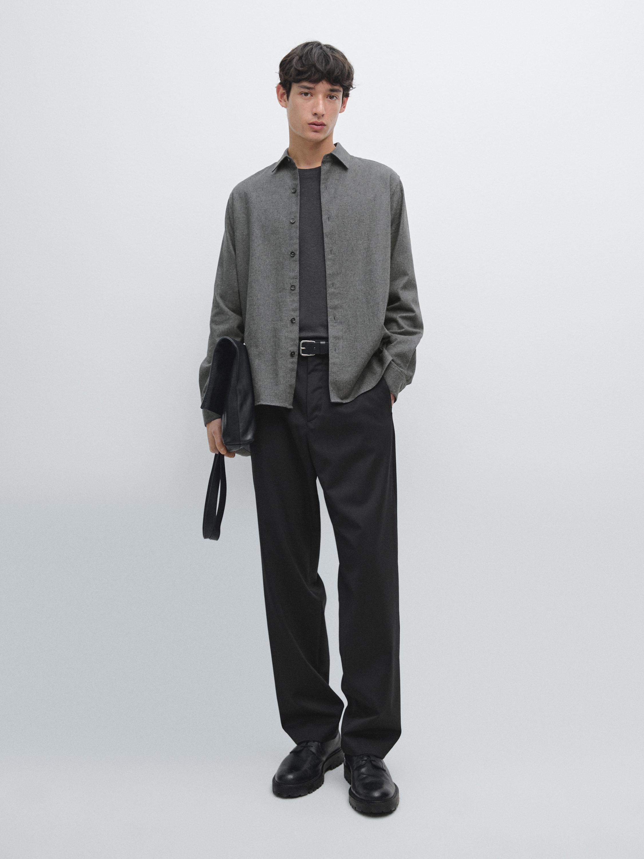 قميص ممتزج بقصة منتظمة ومربعات بارزة الملمس