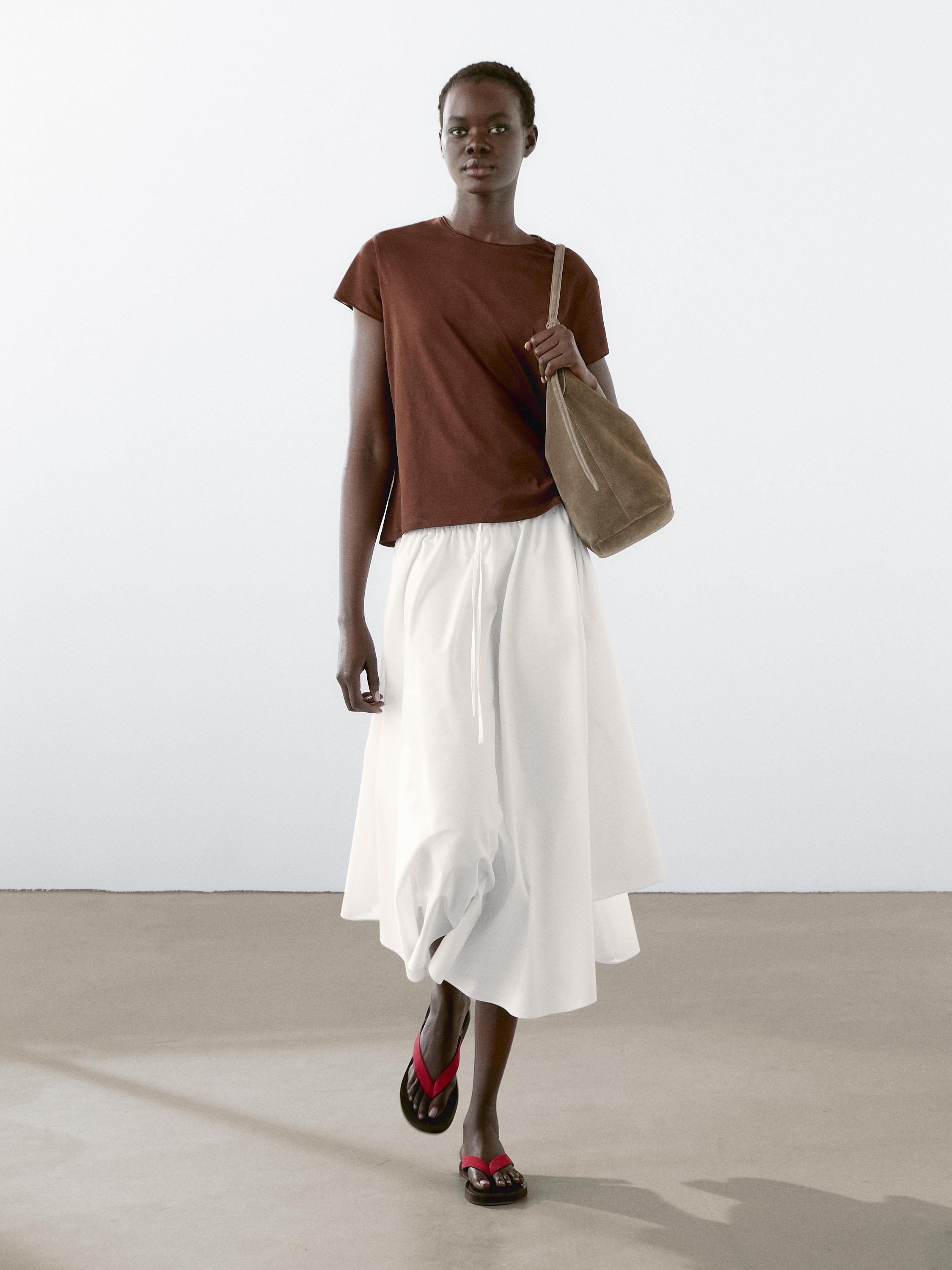 Splývavé tričko s krátkym rukávom