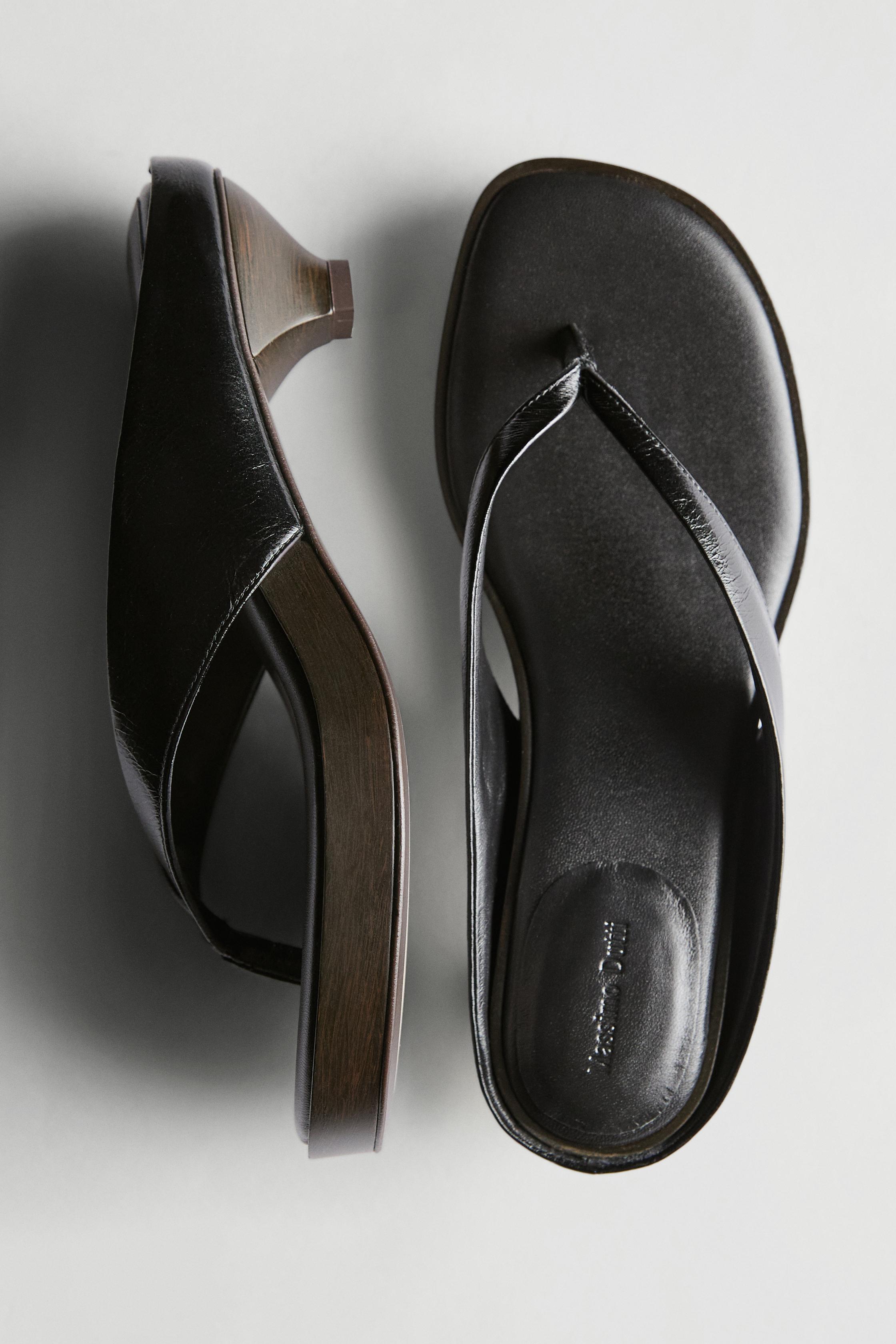 Mid-heel sandals with toe divider — BLACK