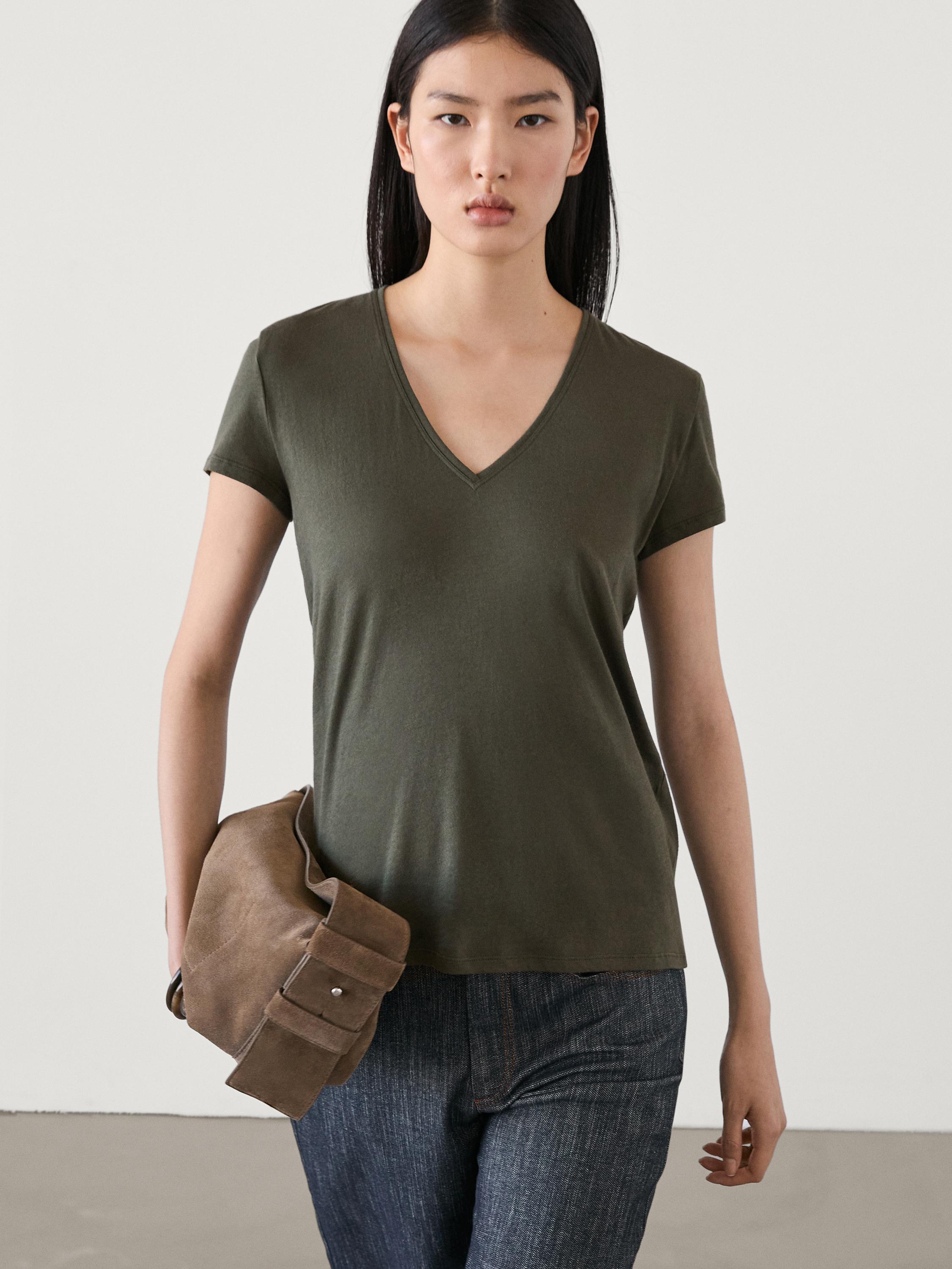 Camiseta algodón cuello pico