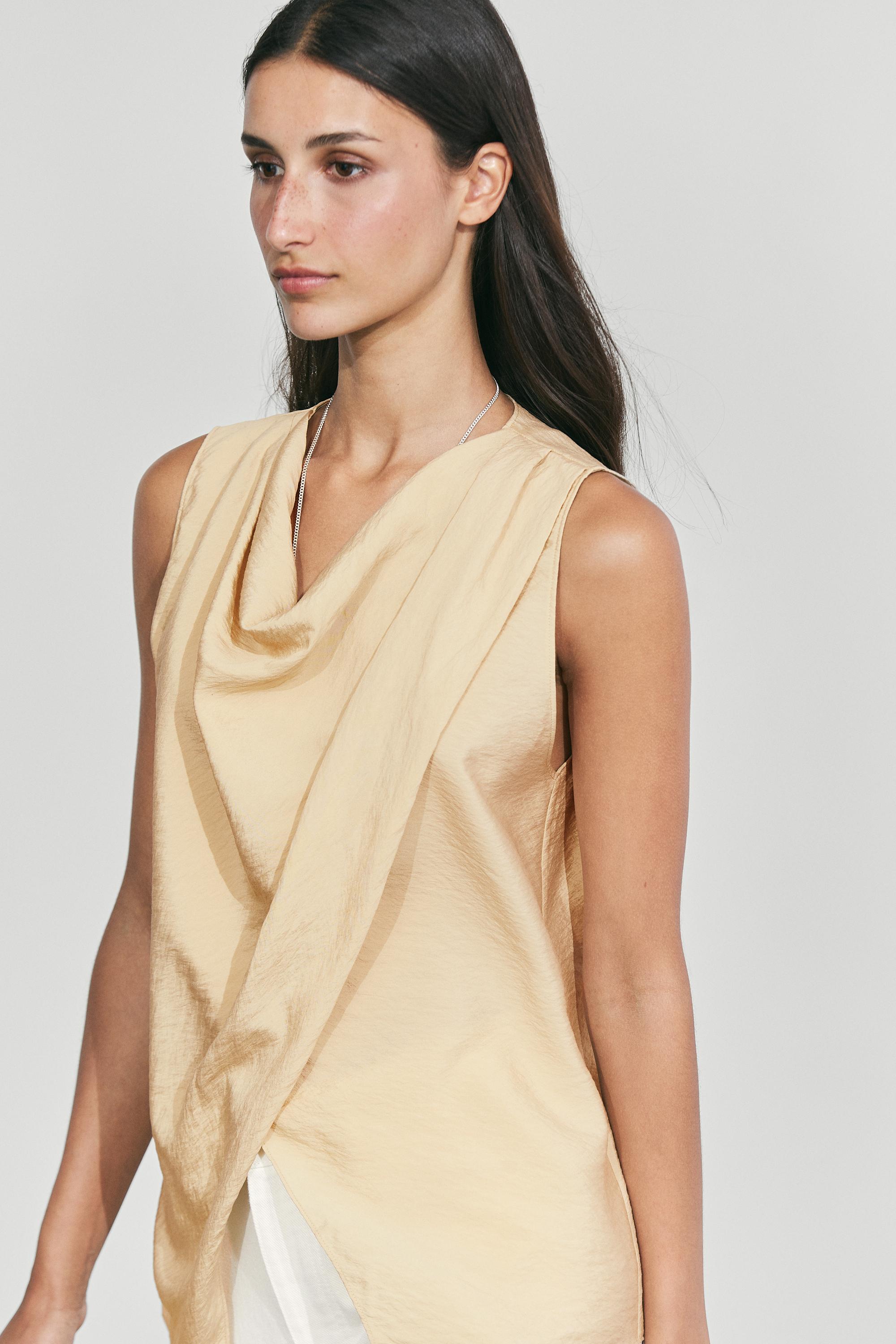 Drape detaylı dökümlü üst