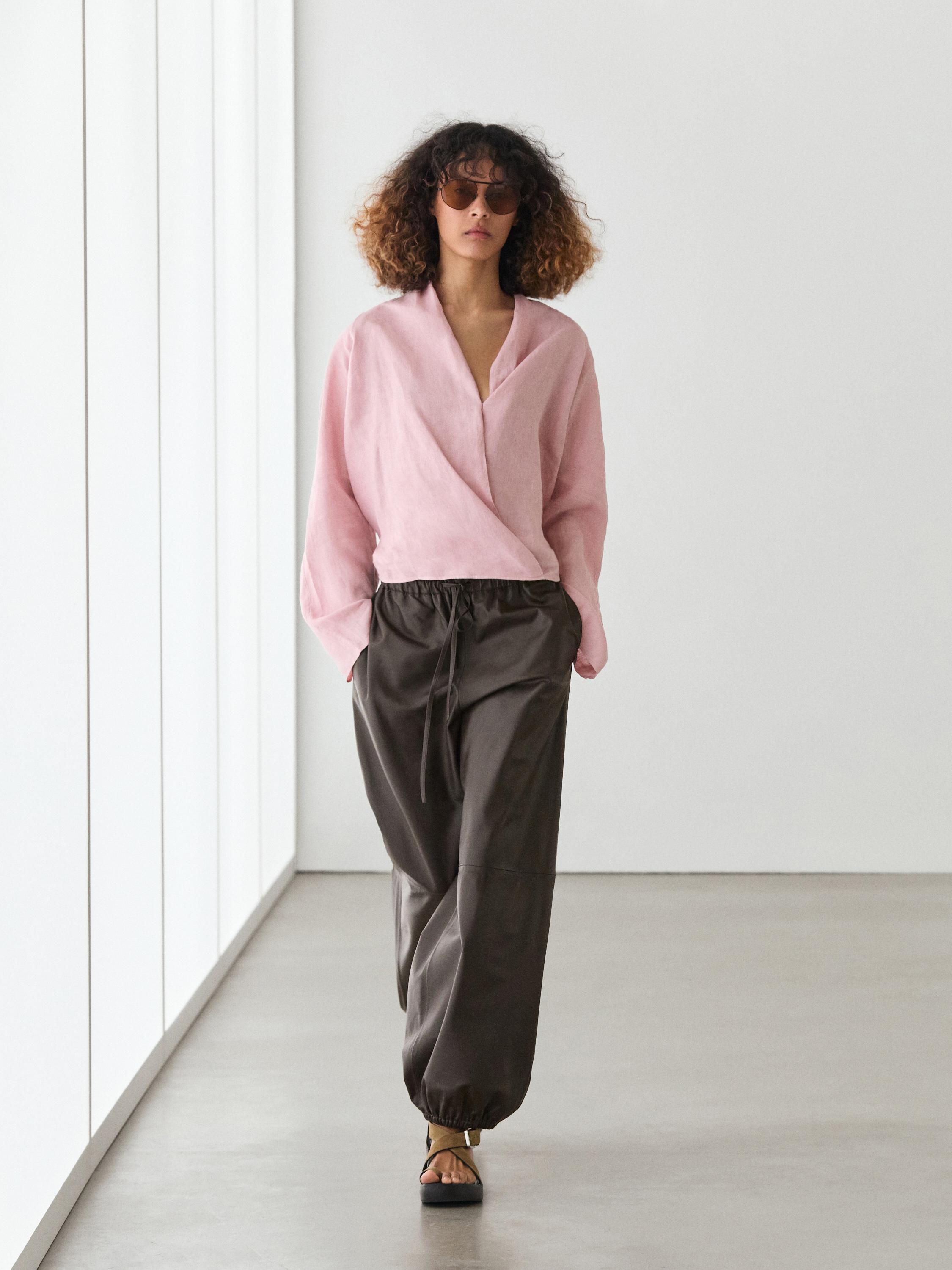 بلوزة كتان فضفاضة بتصميم متقاطع