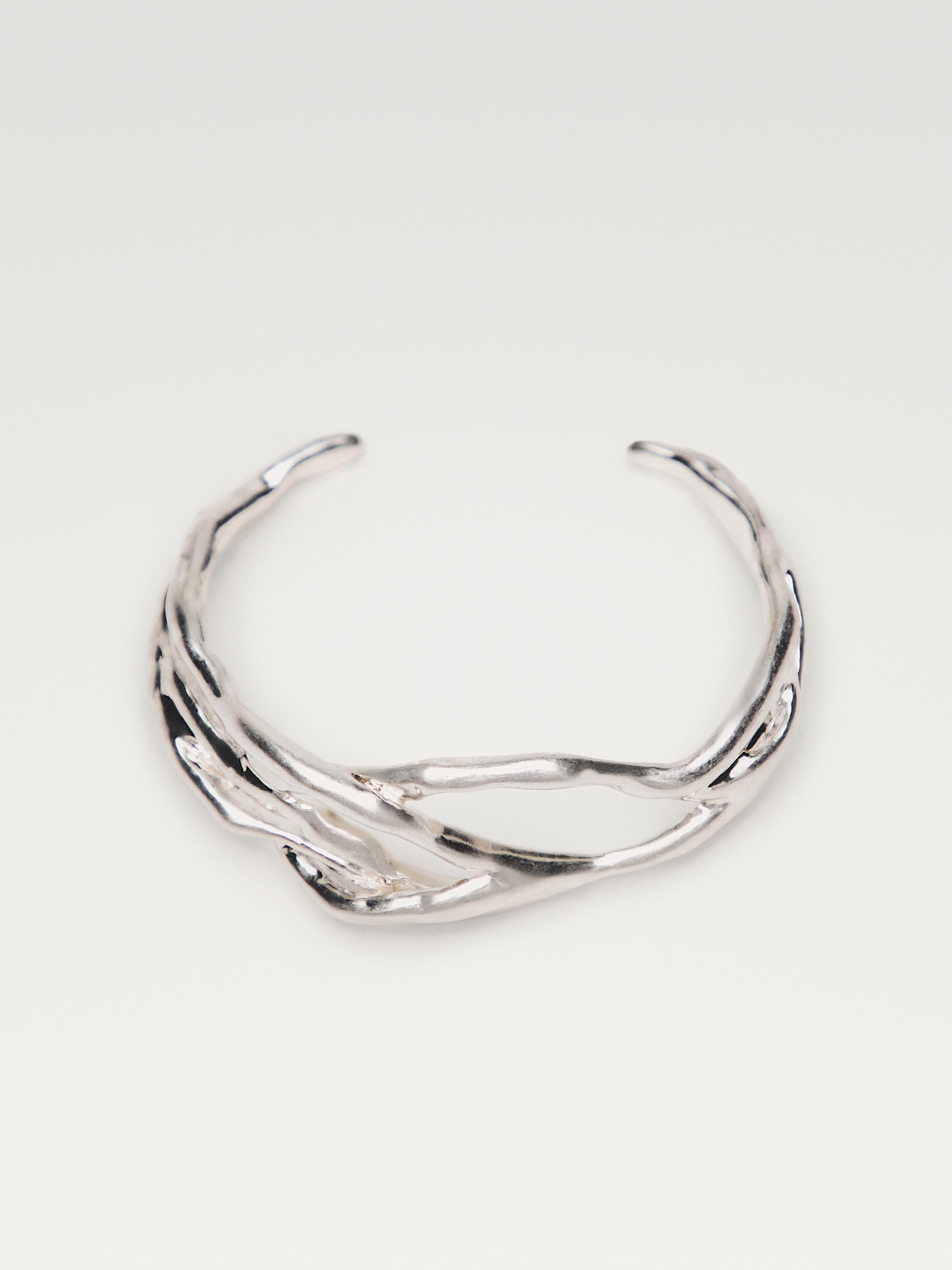 Pulsera metálica abstracta