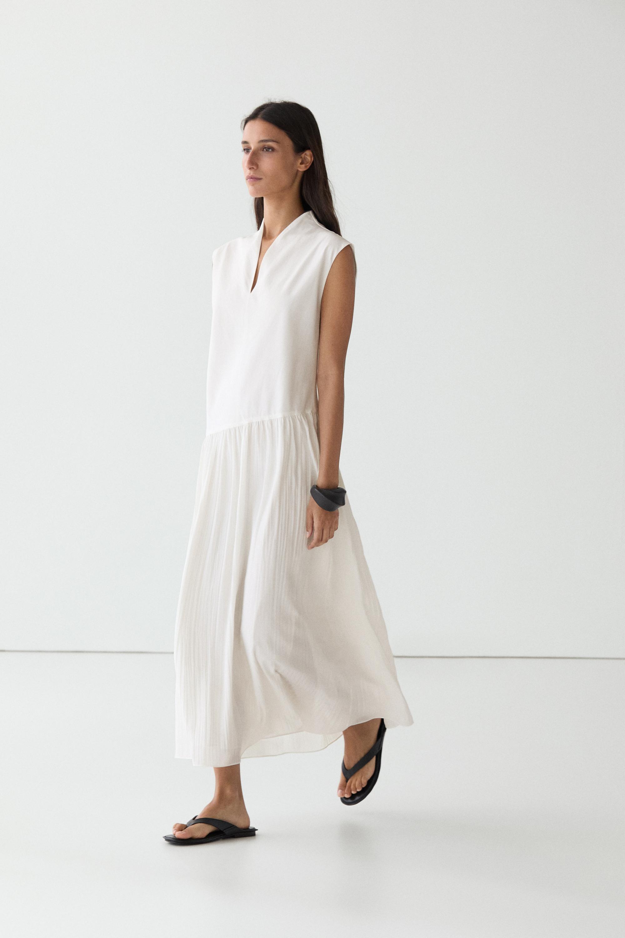 Matching dress with pleated skirt — Off white
