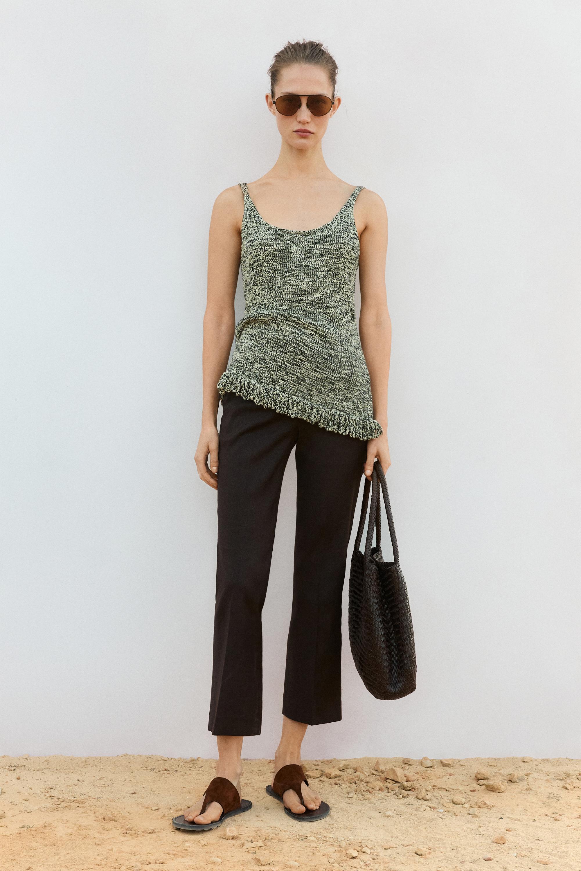 Total look knit top with fringing — BLACK