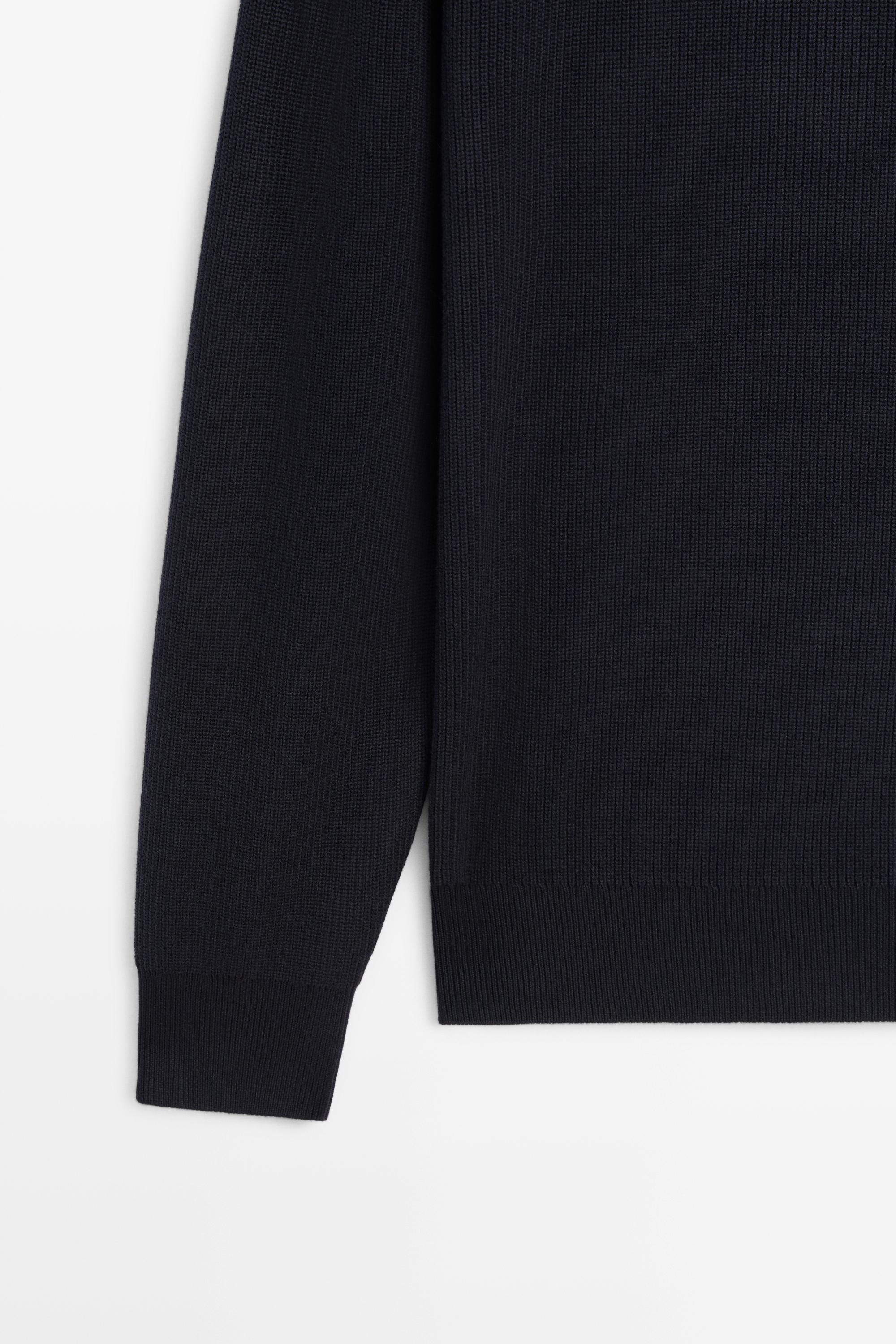 Round neck knit sweater — NAVY BLUE