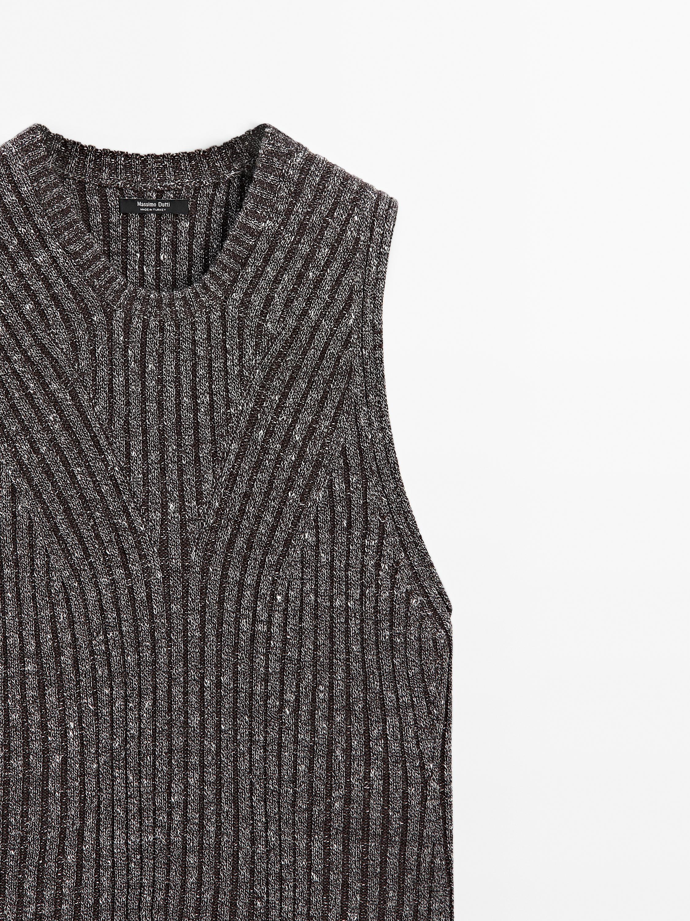 Knit top with trim design