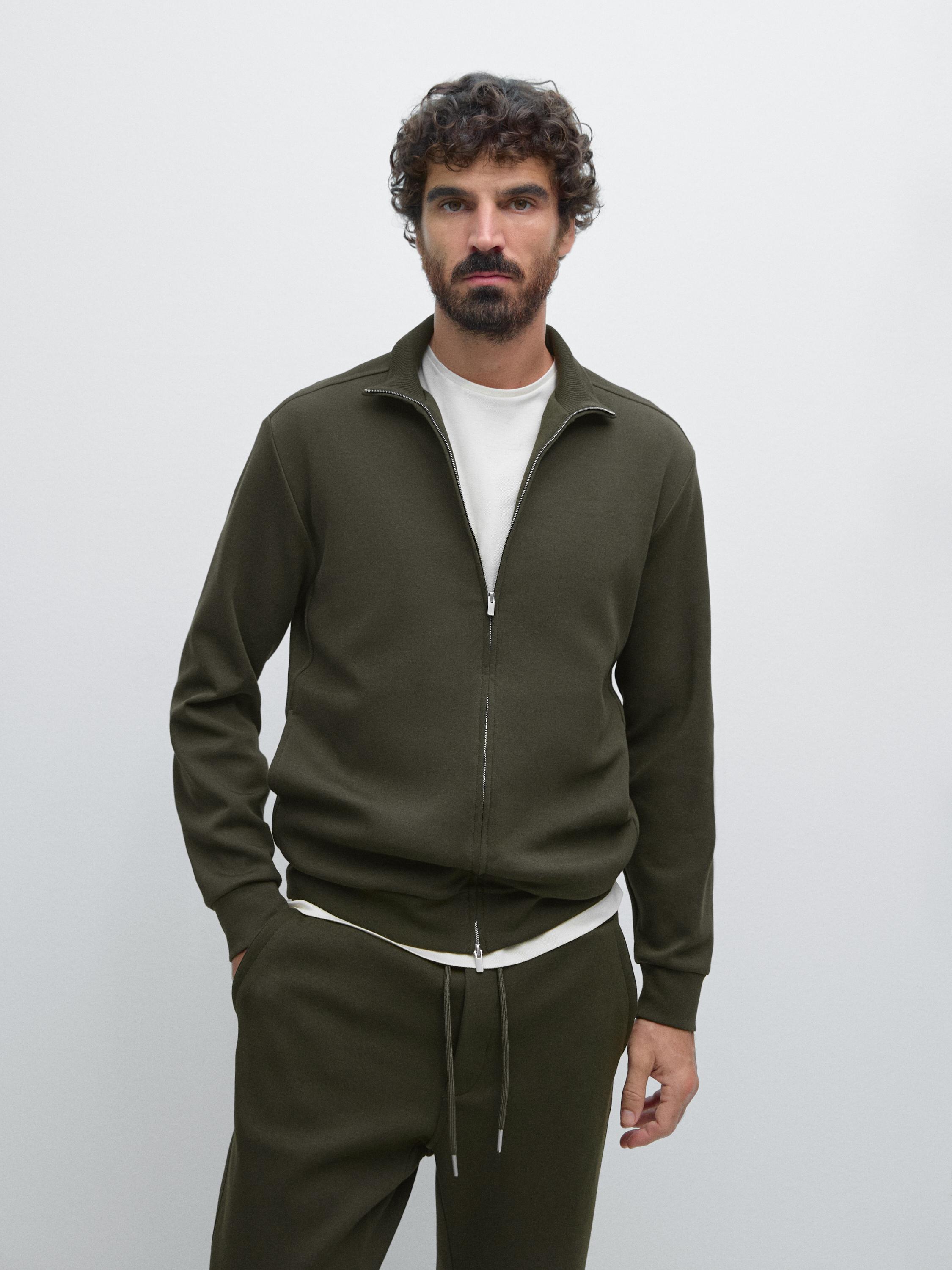 جاكيت رياضي بياقة عالية