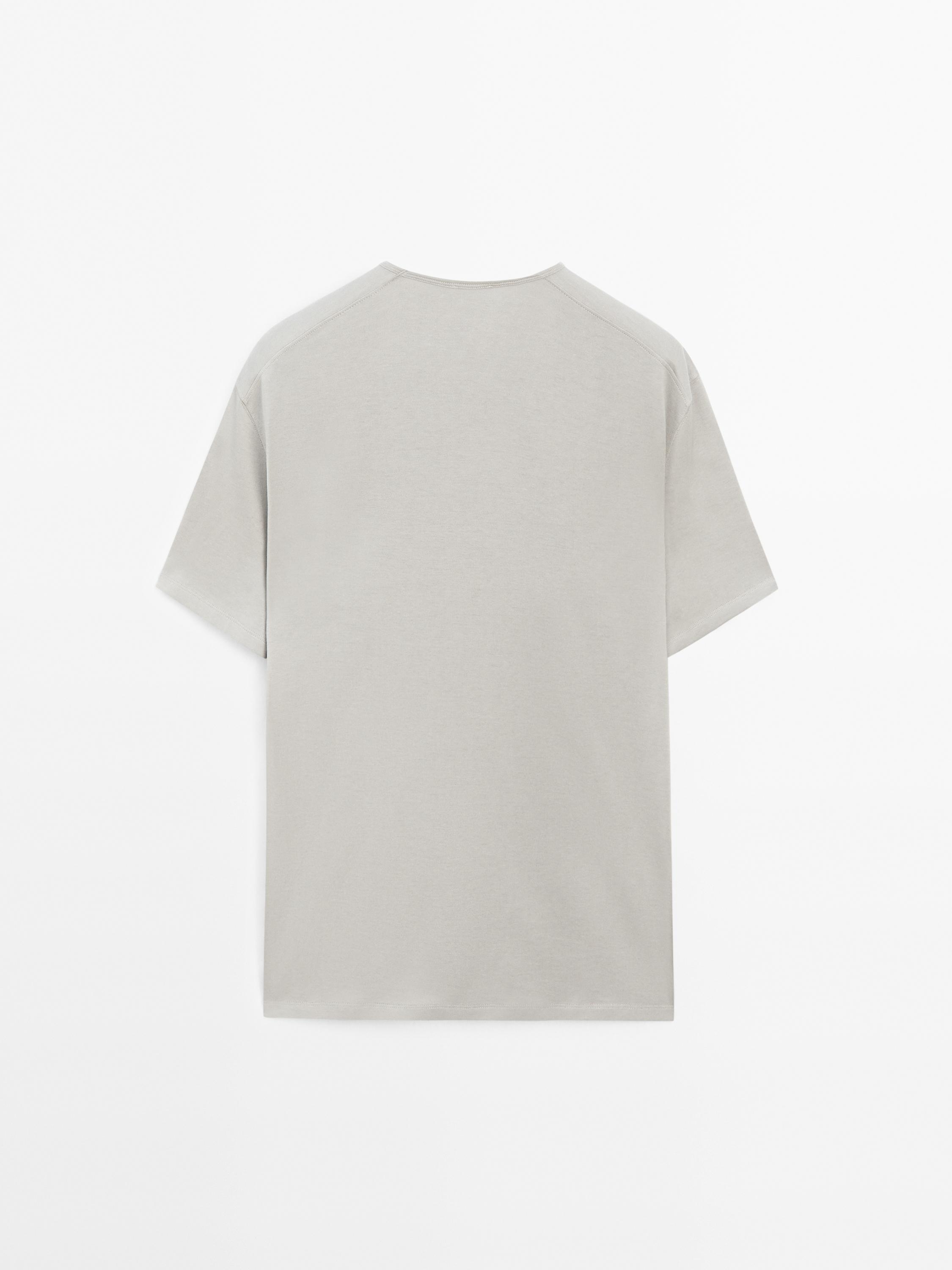 100% cotton lightweight T-shirt