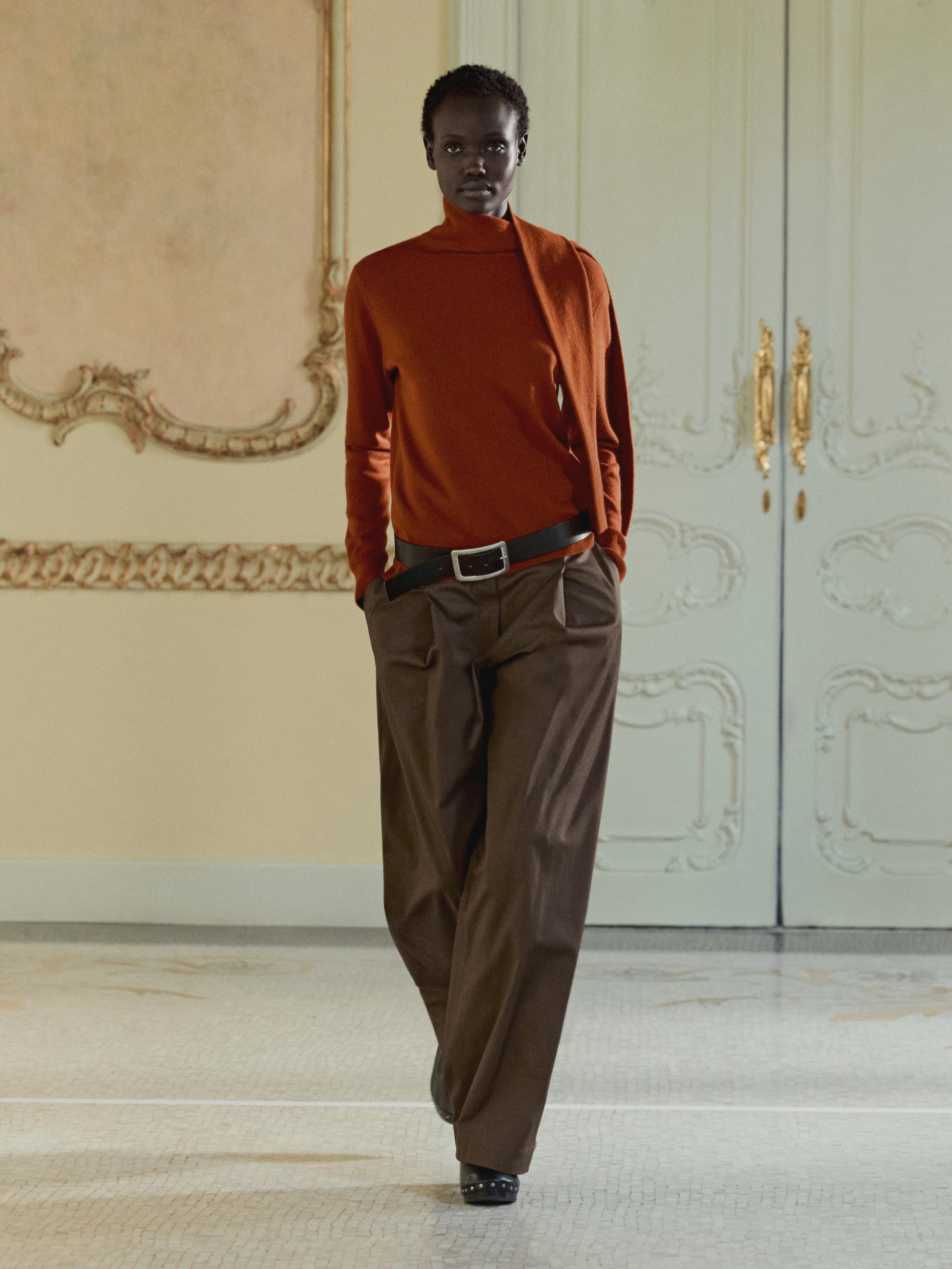 Pantalón pinzas wide fit tiro medio