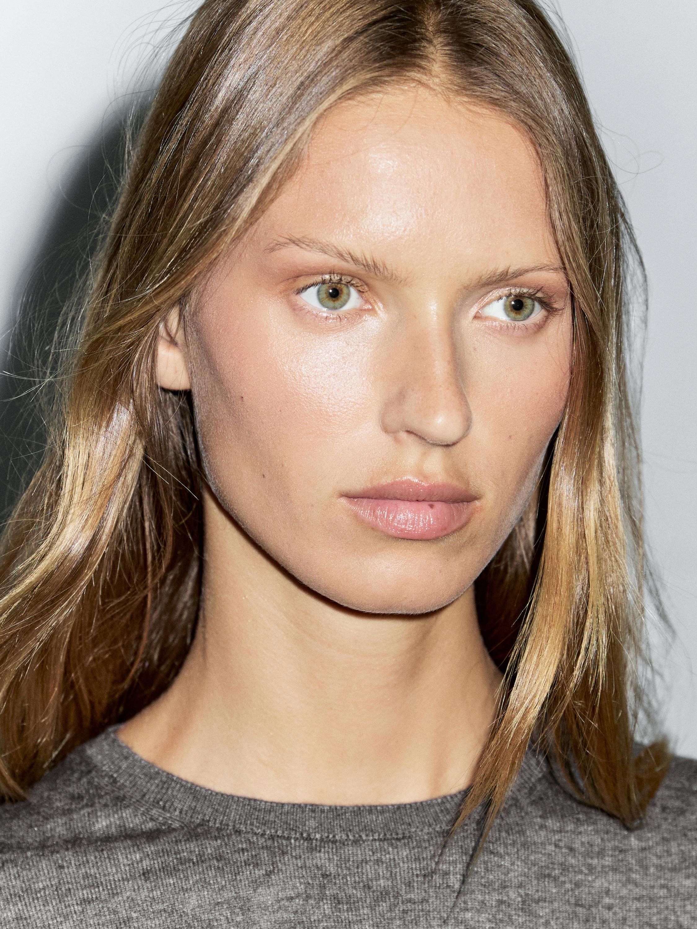 Wool blend knit sweater with crew neck