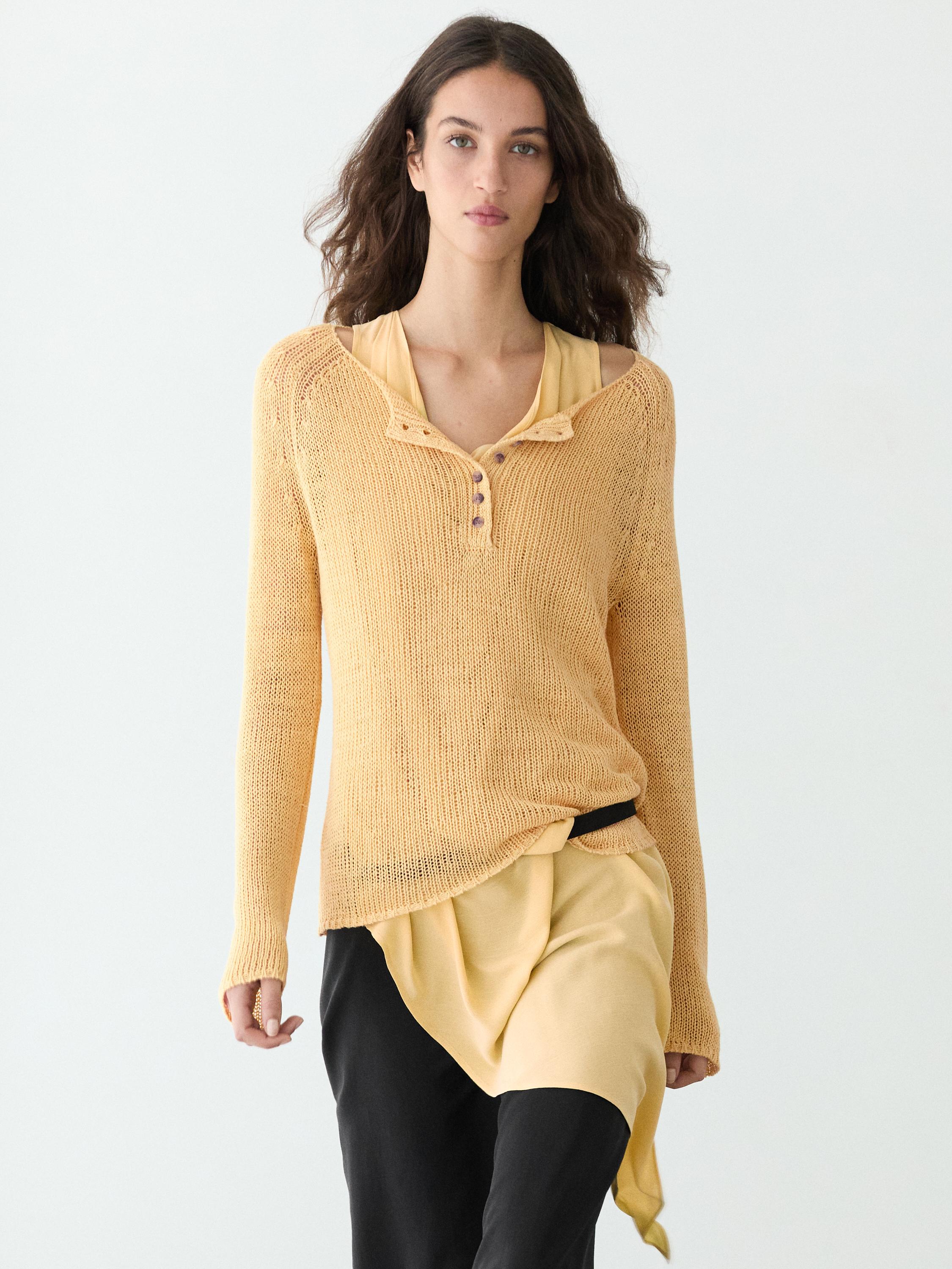 Knit sweater with collar detail