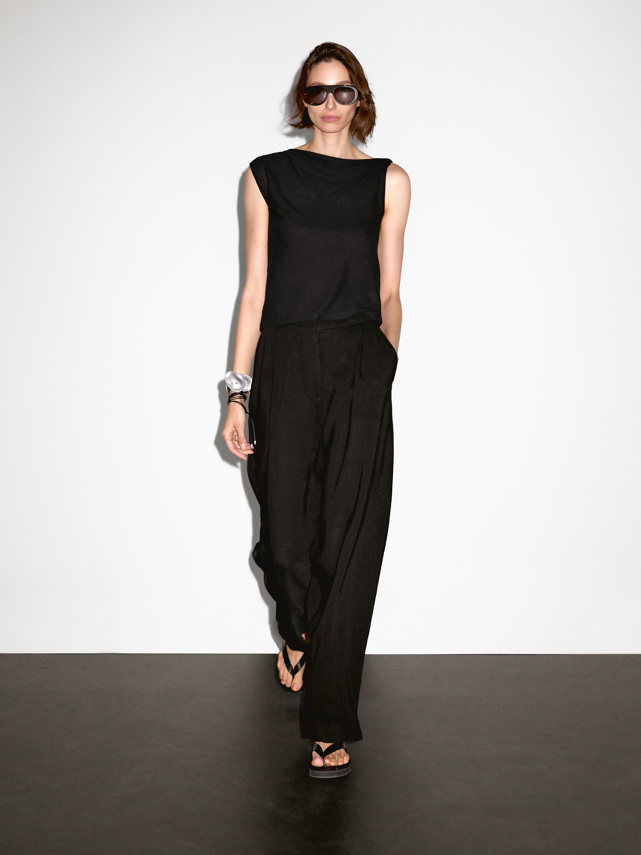 Asymmetric top with knot detail