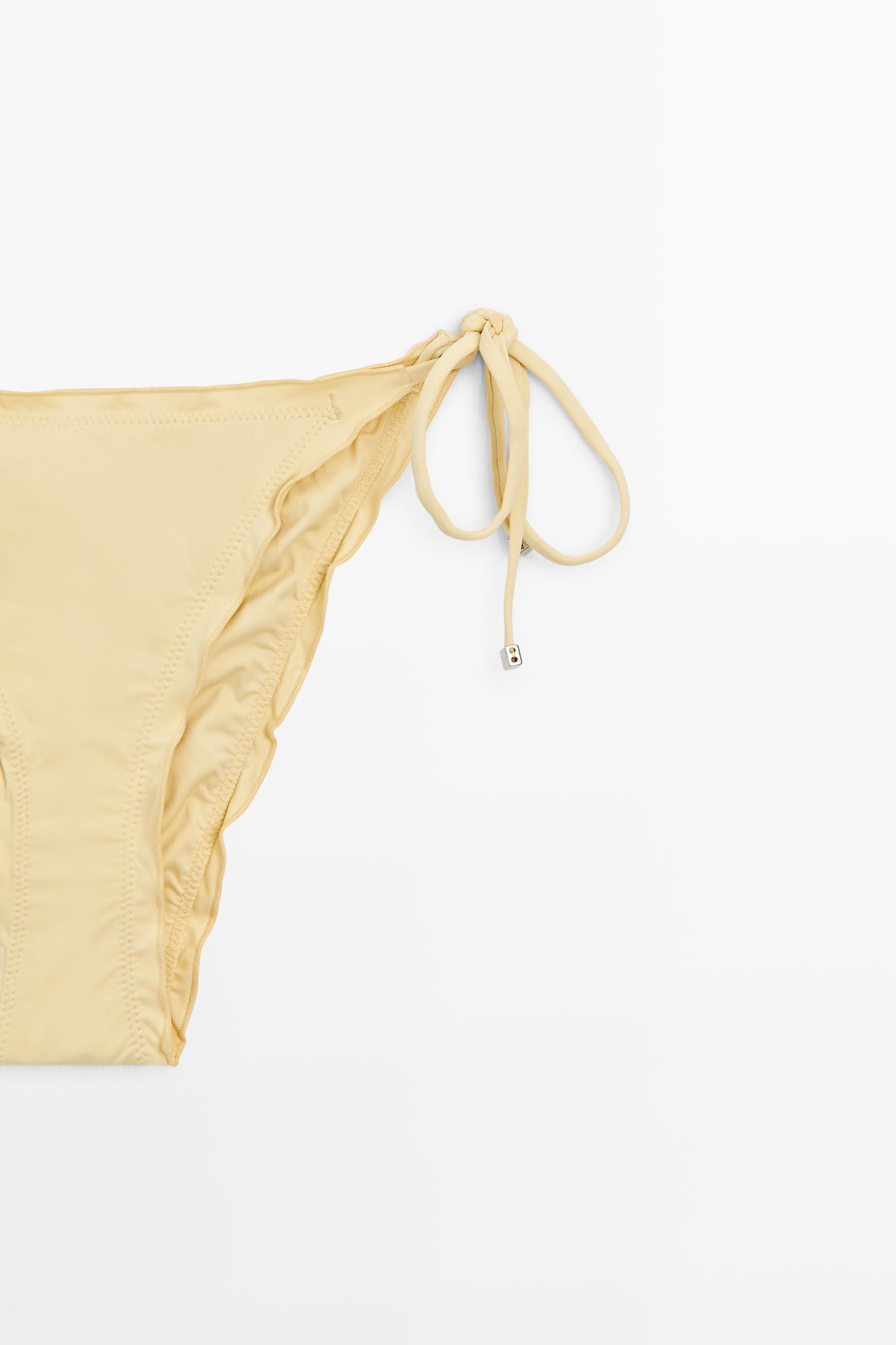 Ruffled bikini bottoms with bows — Vanilla