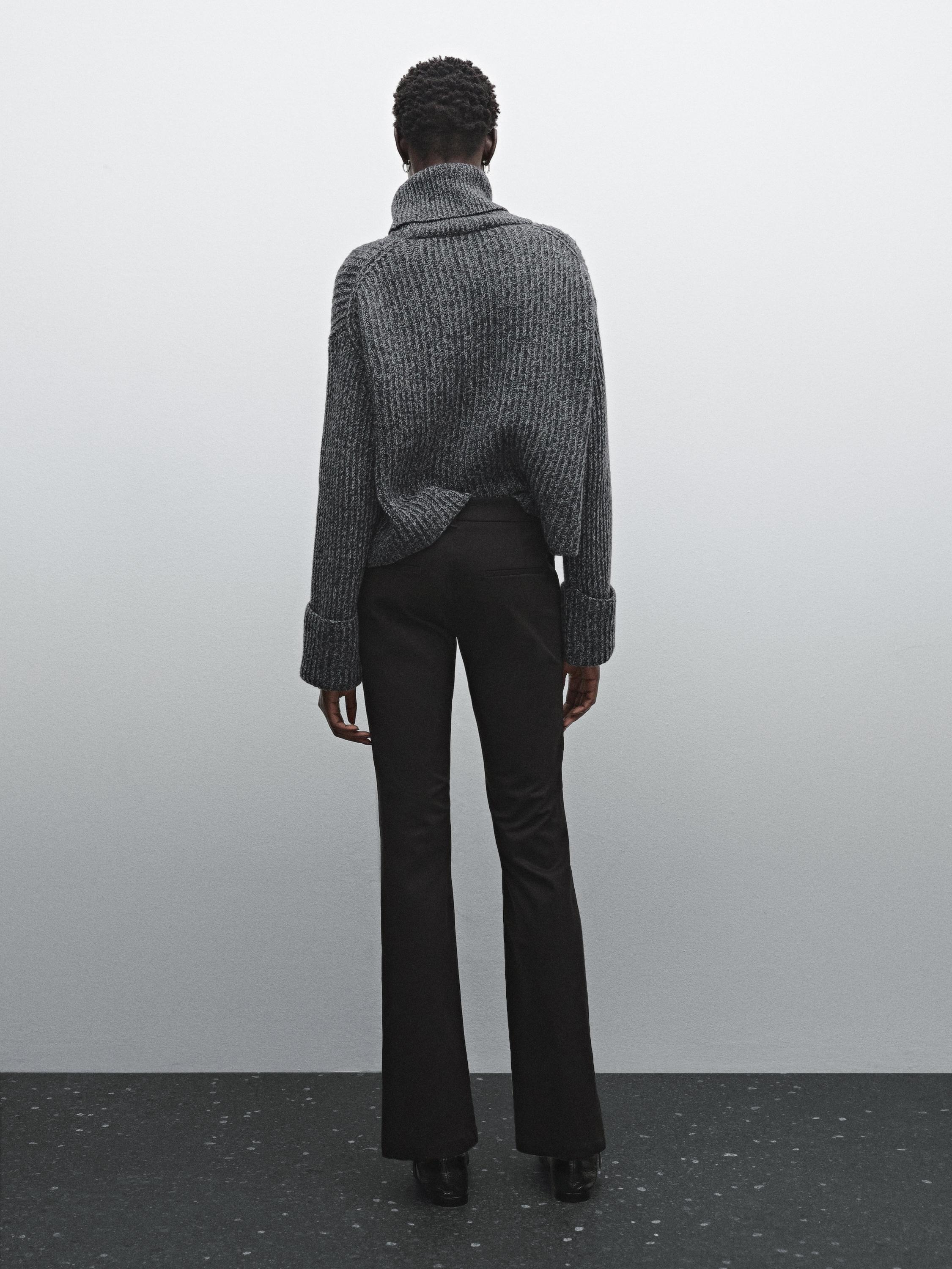 Low-rise slim fit flared trousers