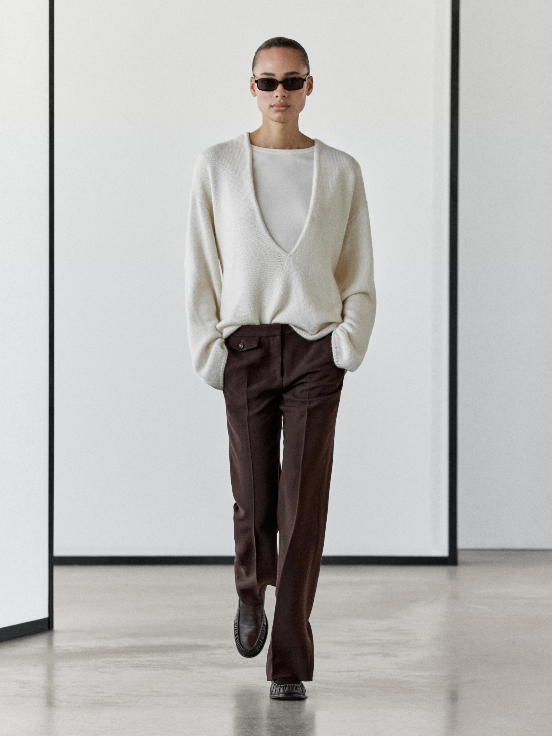 Flared trousers with pocket