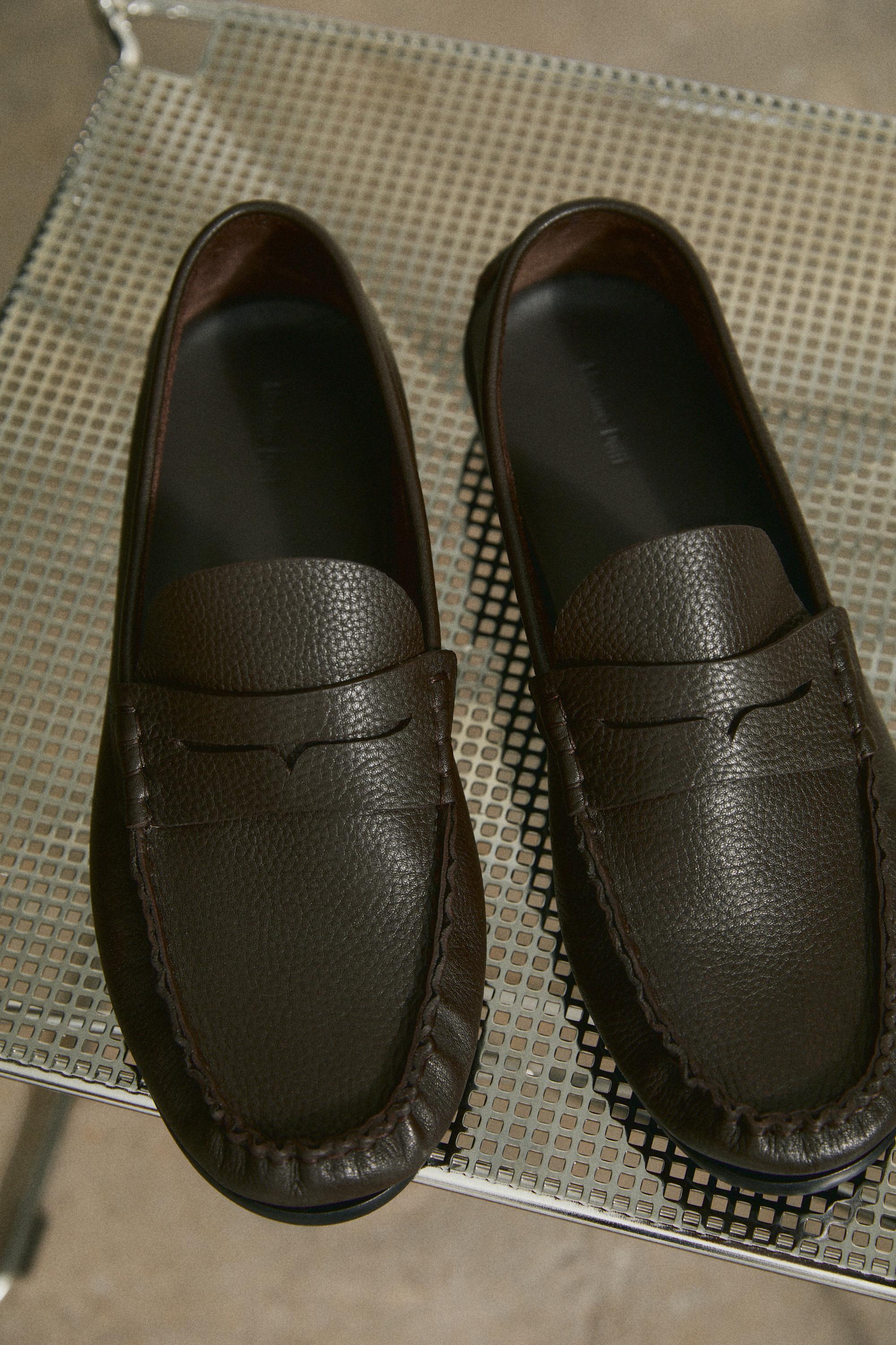 Soft leather shirred loafer — BROWN
