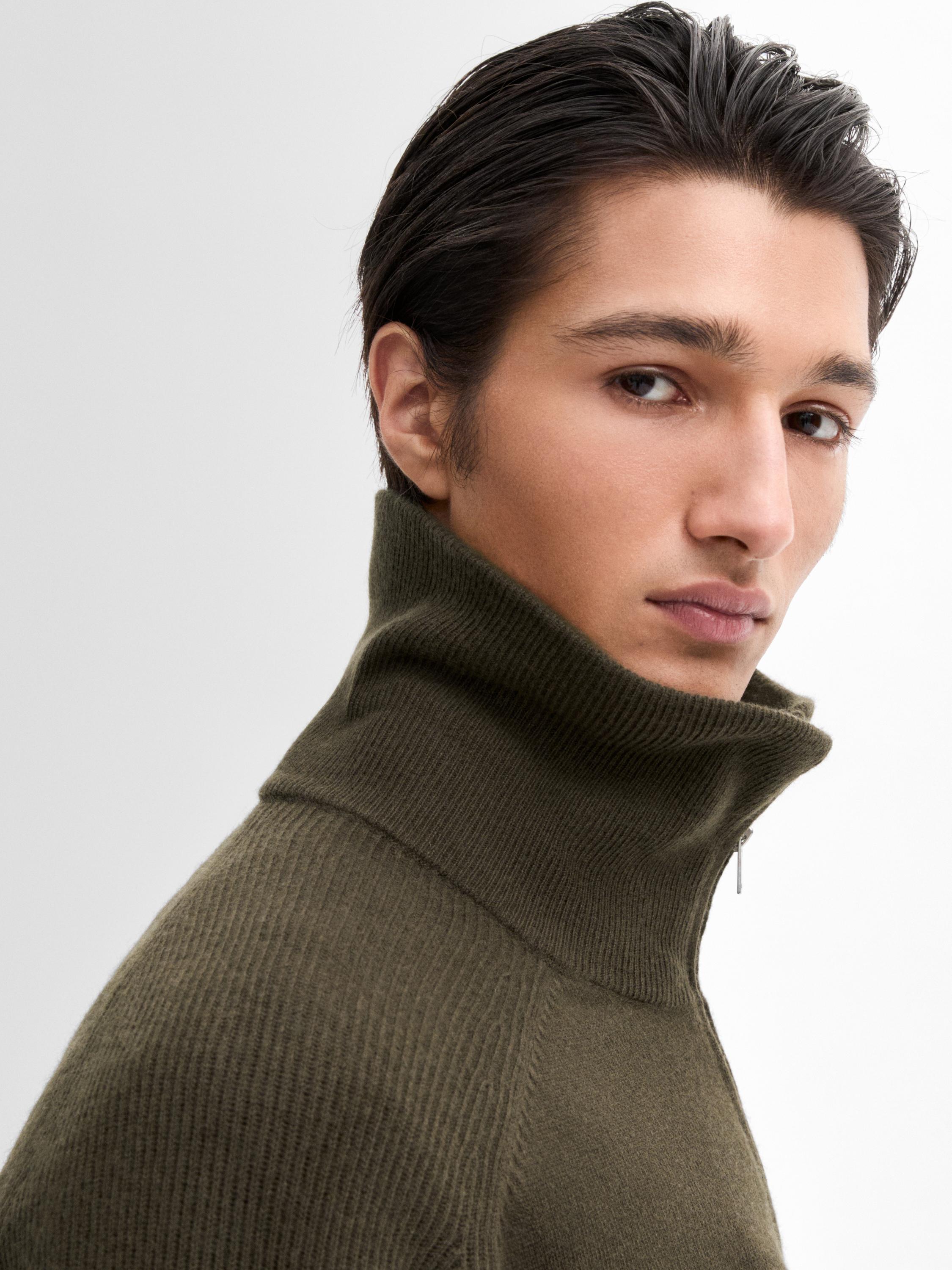 Mock neck knit sweater