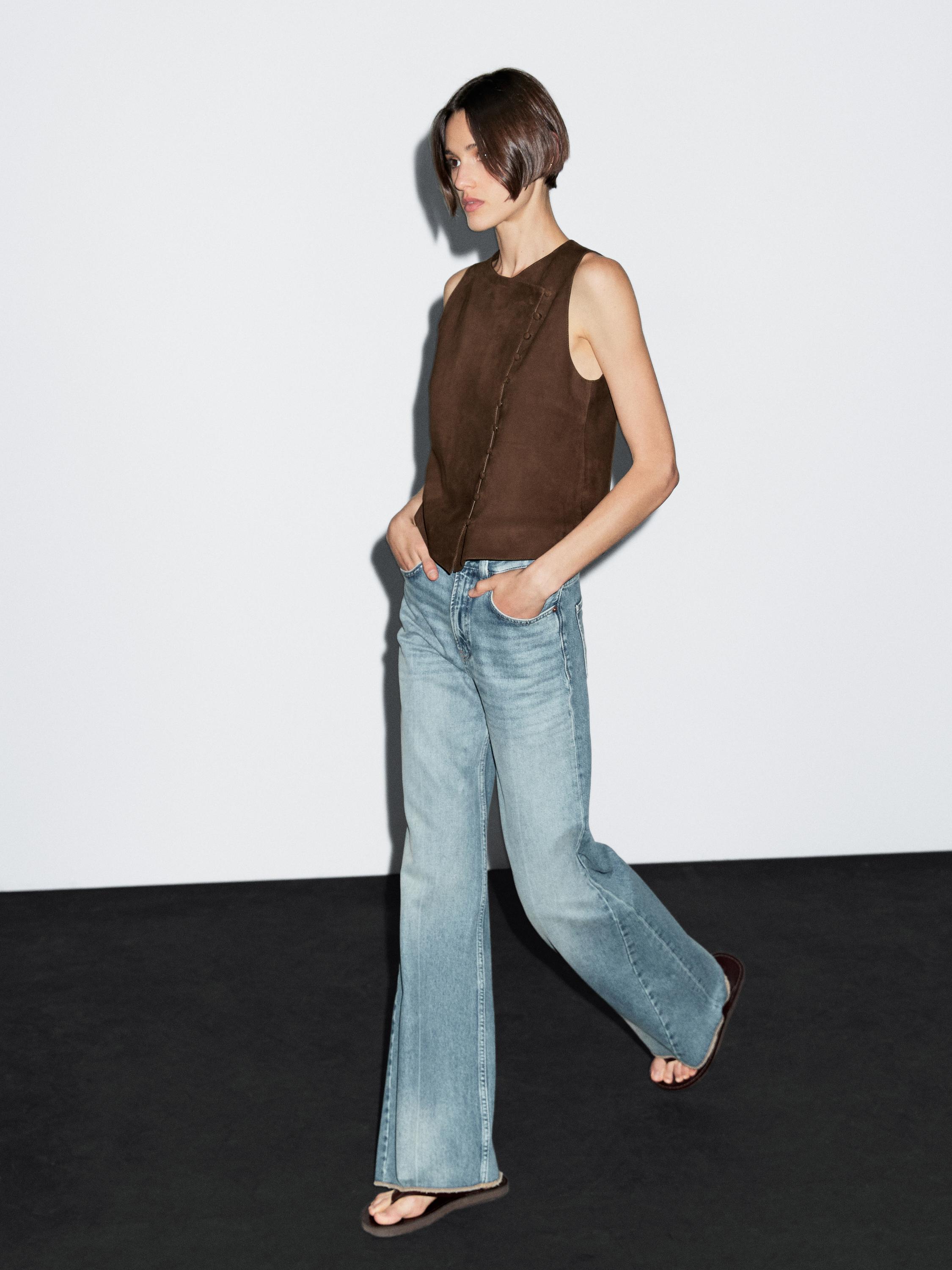 جاكيت فيست جلد شامواه قصير بأزرار