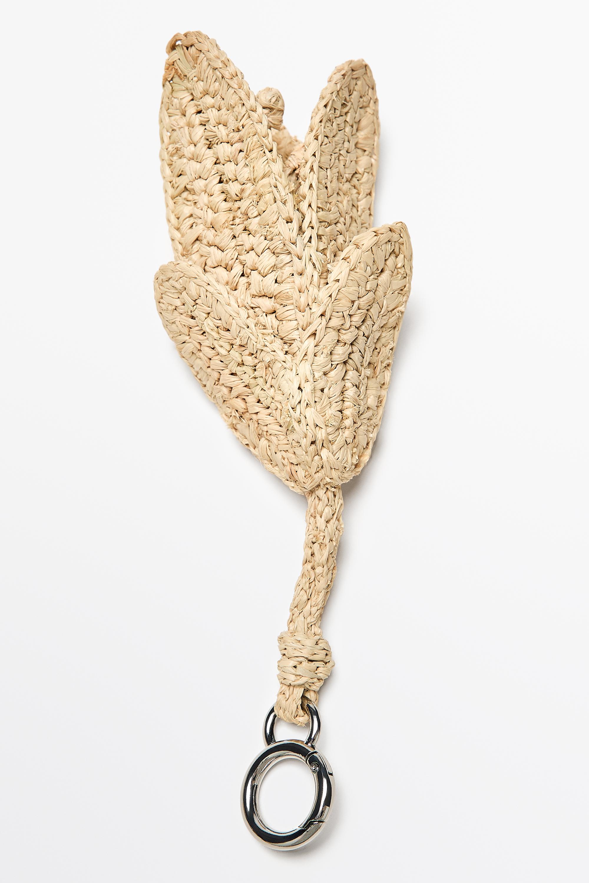 Raffia flower charm — BEIGE
