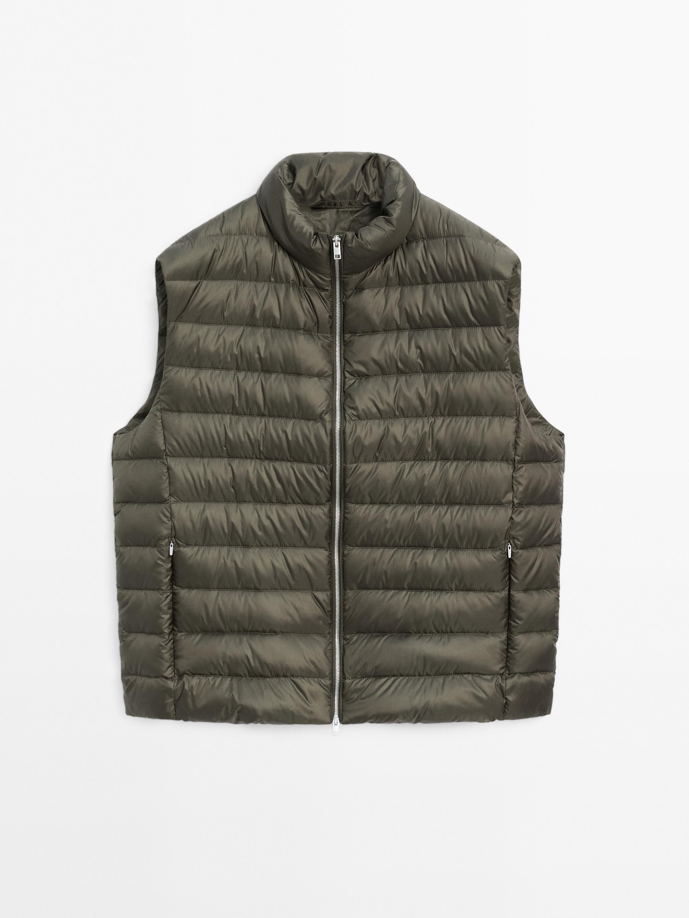 Foldable lightweight down puffer gilet