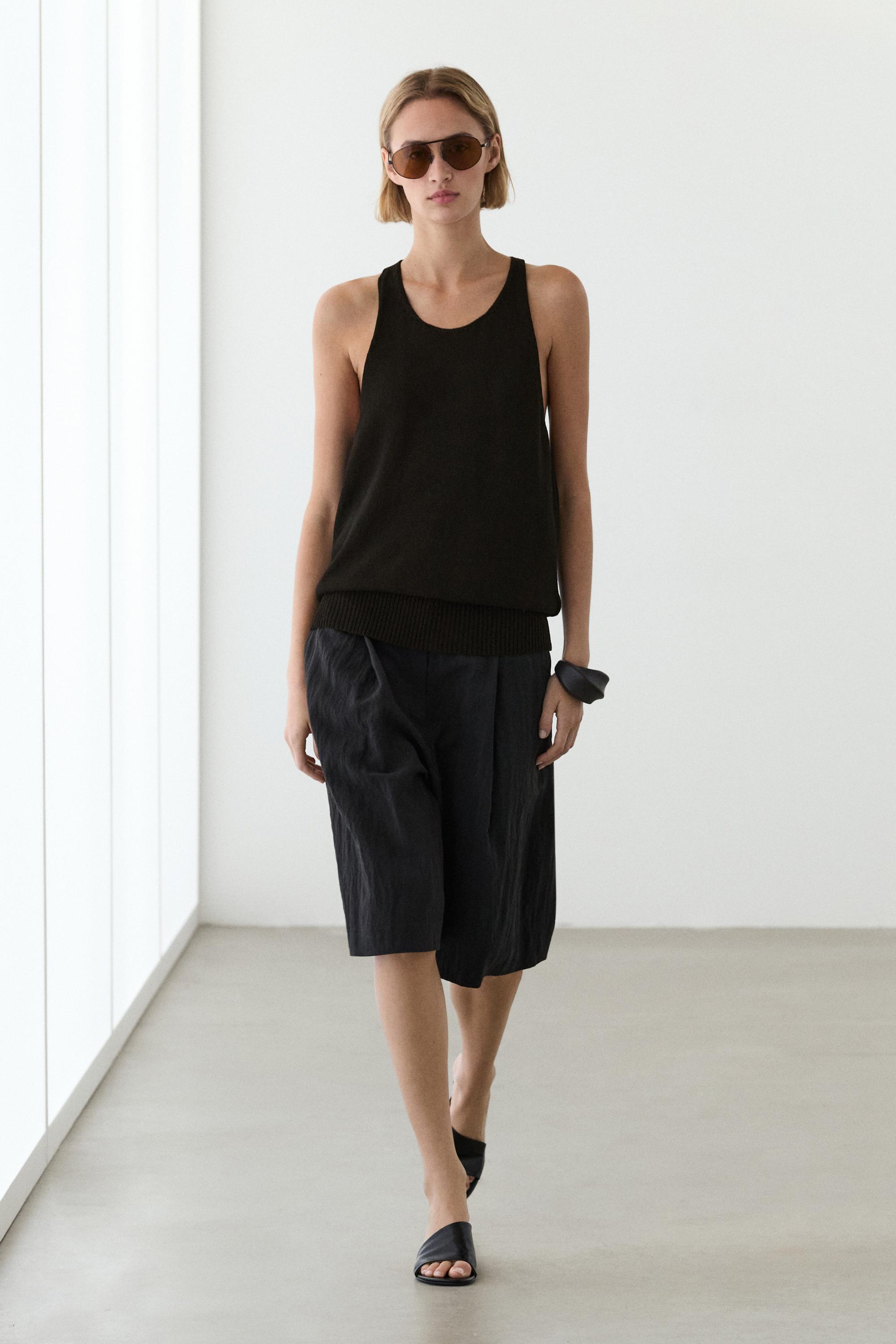 Sleeveless knit halter top — BLACK