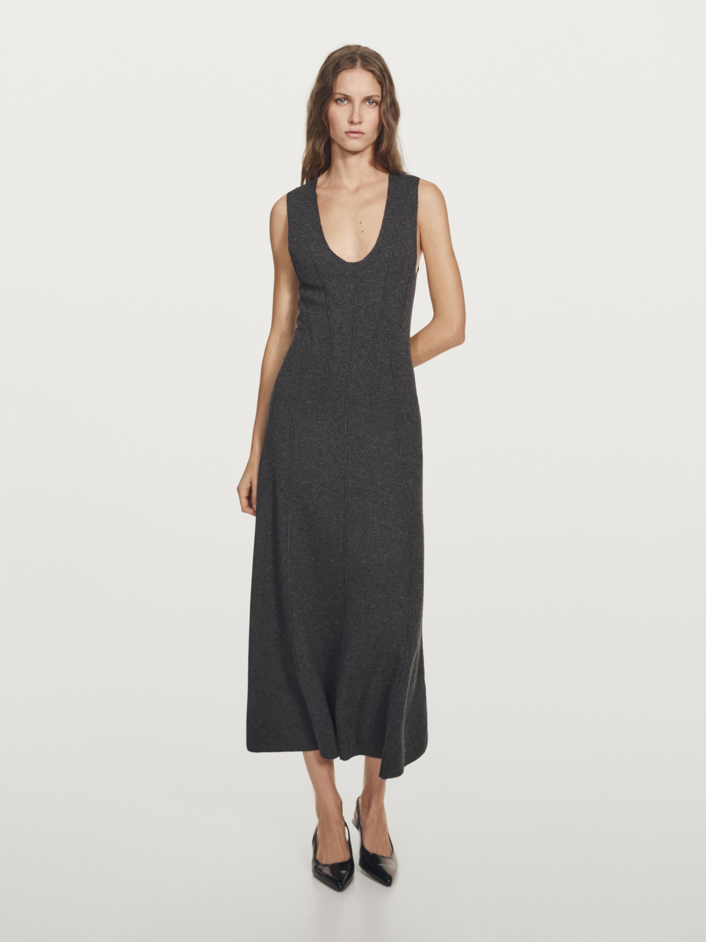 Langes ausgestelltes Strickkleid