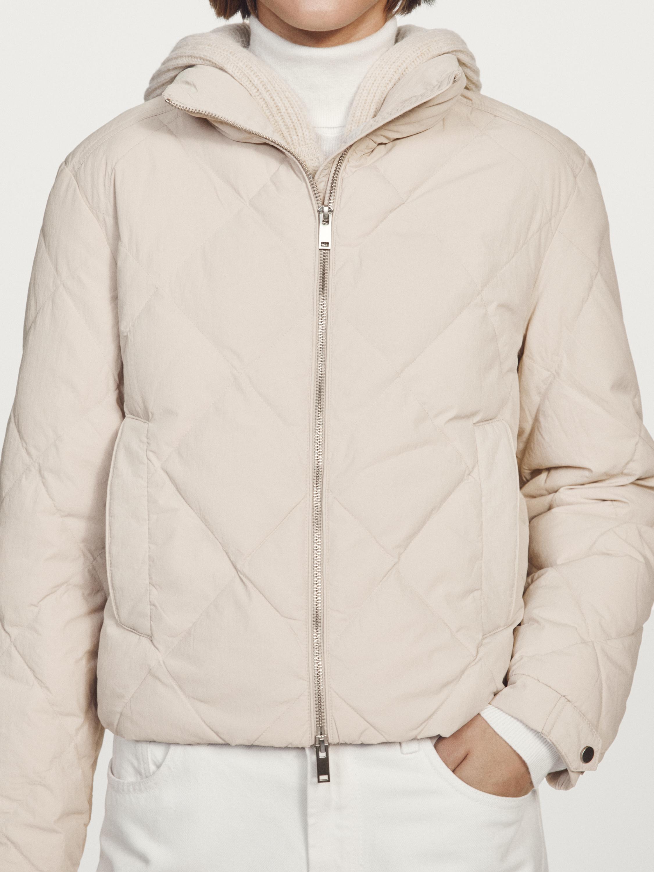 Short water-repellent puffer jacket