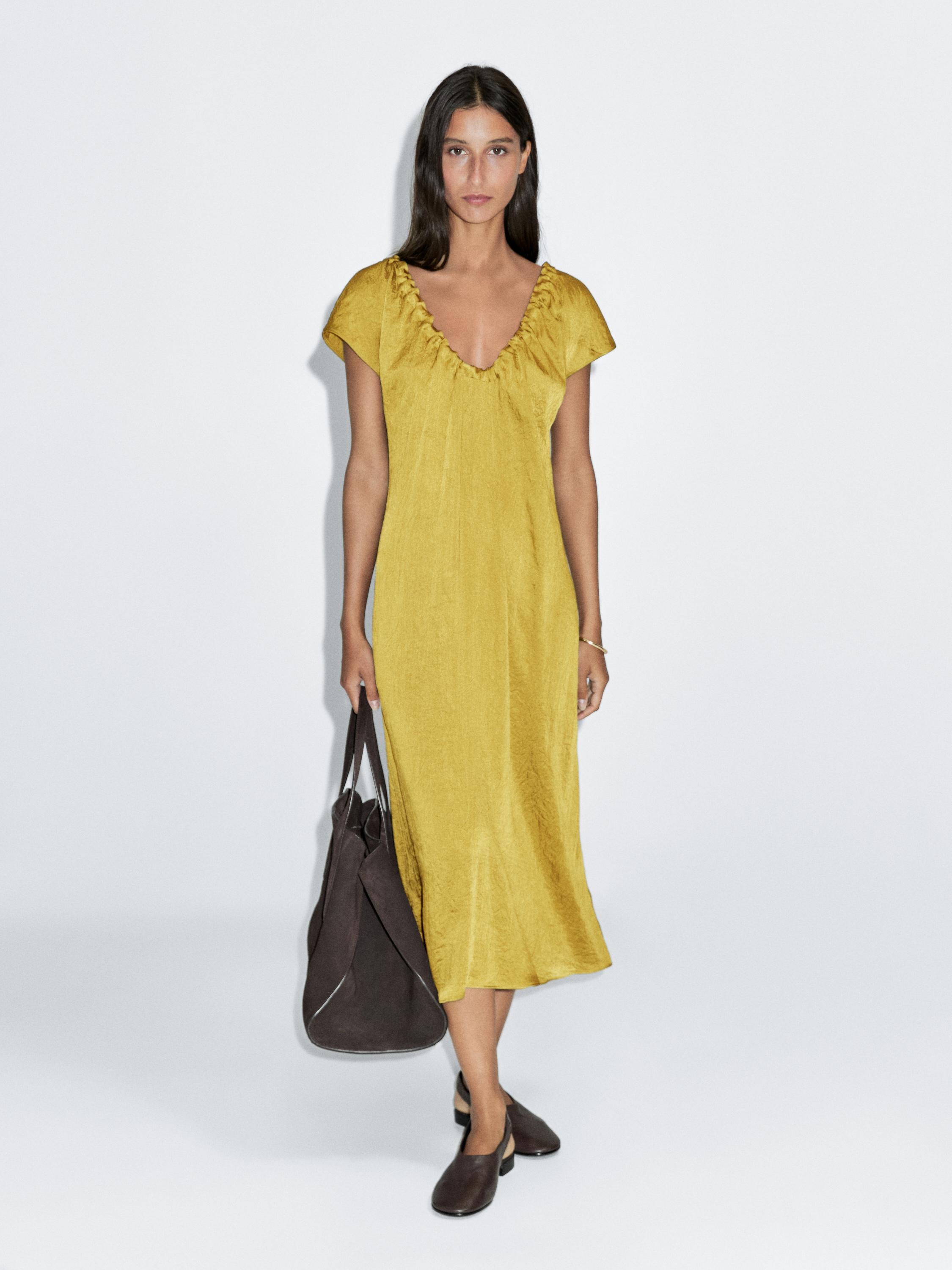 Vestido midi satinado detalle frunce