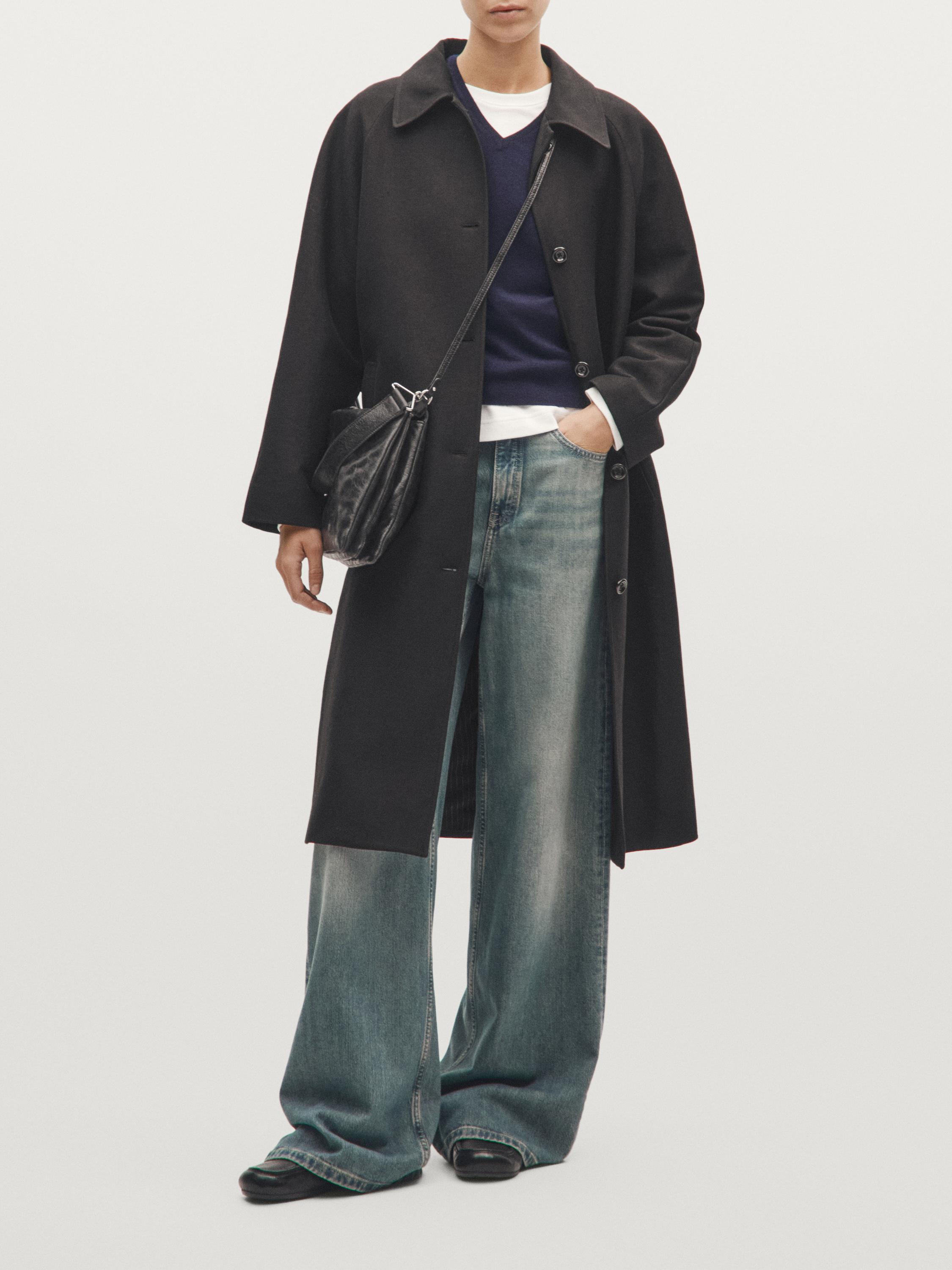 Qotib qolgan va behuda onlayn porno Koreys ayolni ish joyida sikishdi.